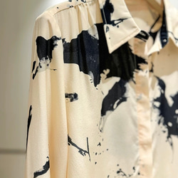 【ジョゼットシルク100%】水墨画テイストプリント柄　長袖ブラウス【秋春夏】 2枚目の画像