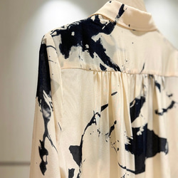 【ジョゼットシルク100%】水墨画テイストプリント柄　長袖ブラウス【秋春夏】 8枚目の画像