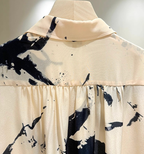 【ジョゼットシルク100%】水墨画テイストプリント柄　長袖ブラウス【秋春夏】 6枚目の画像