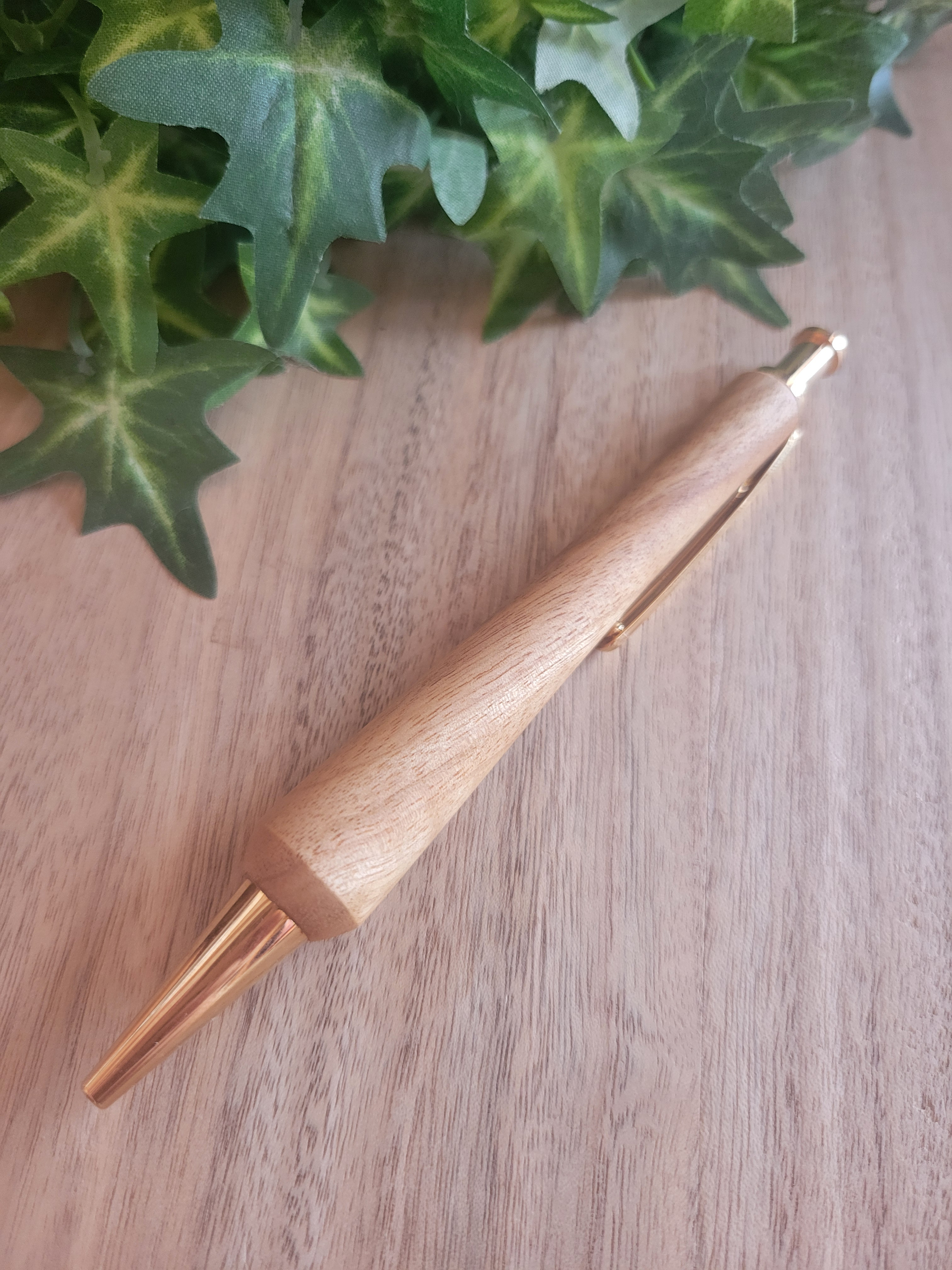 木軸ボールペン(6月誕生木・楠)KU3