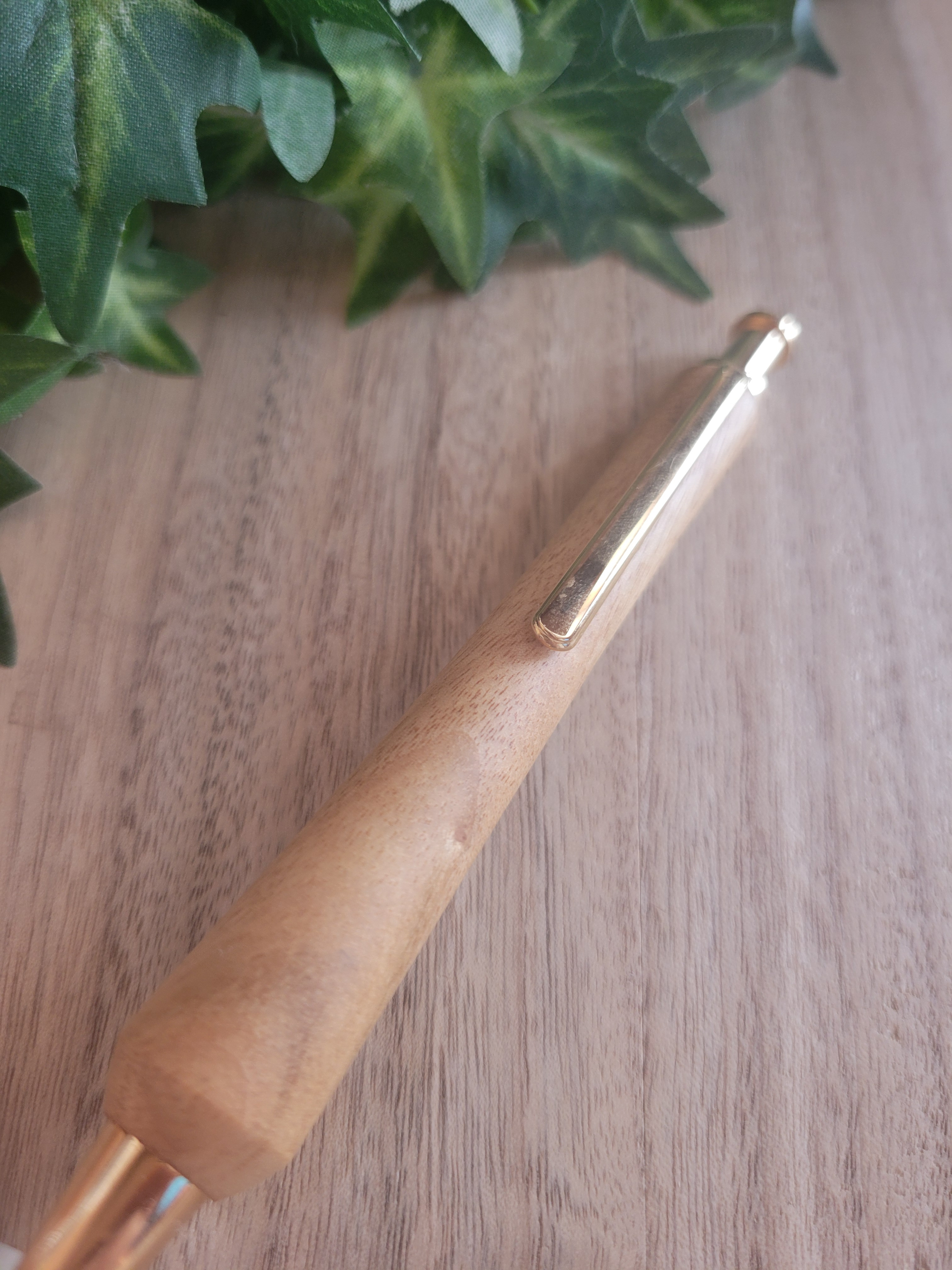 木軸ボールペン(6月誕生木・楠)KU3