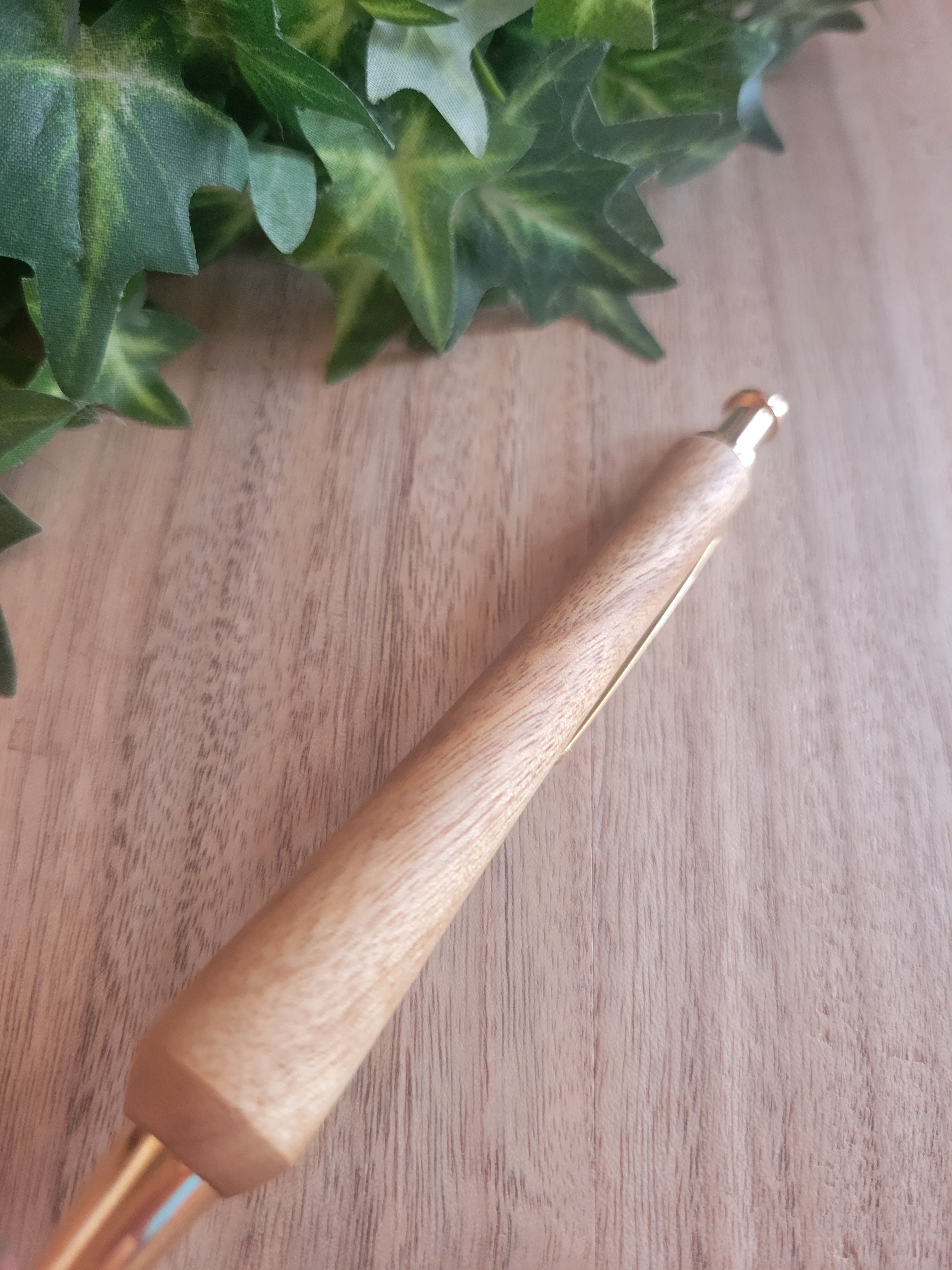 木軸ボールペン(6月誕生木・楠)KU3