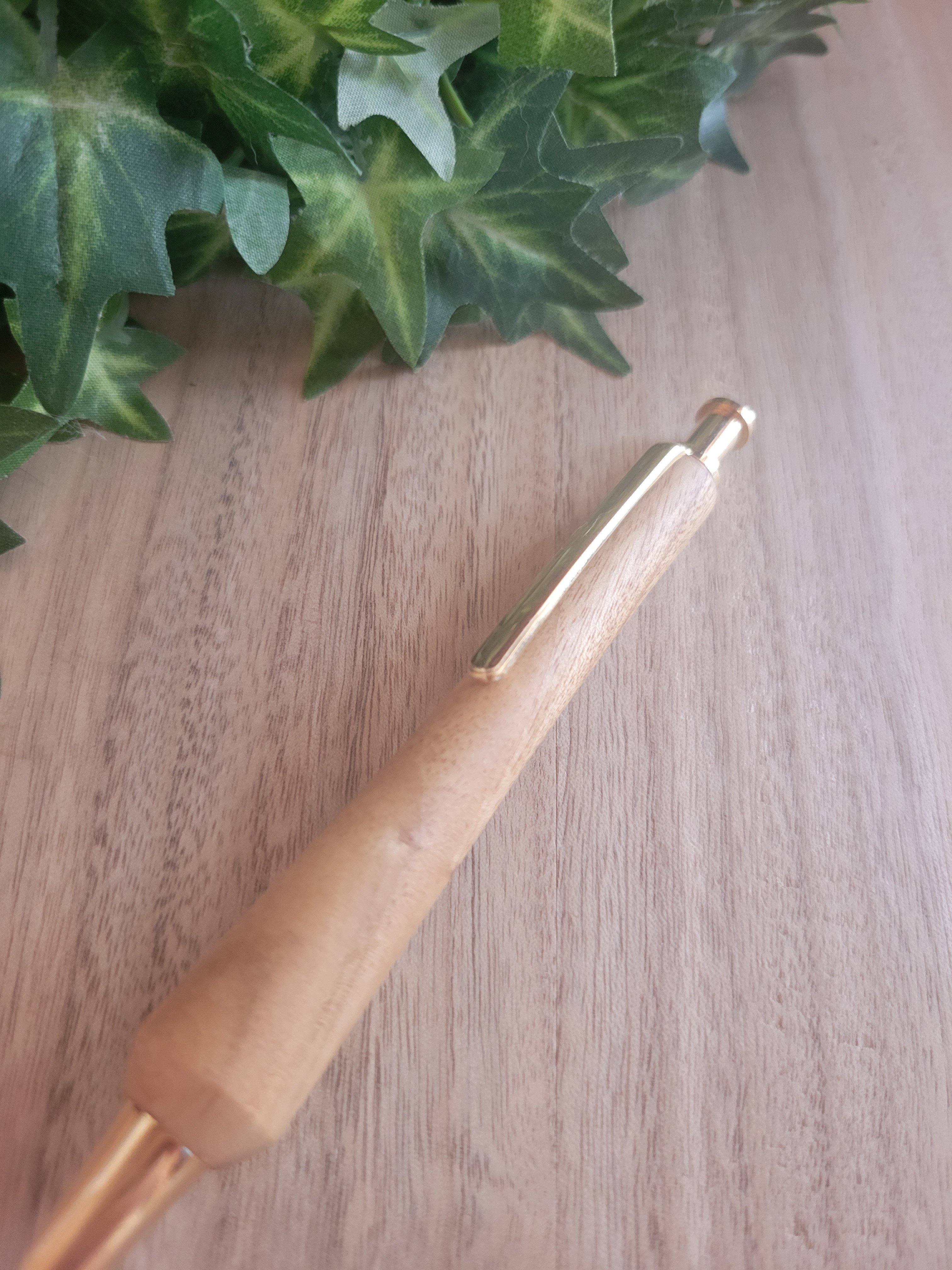 木軸ボールペン(6月誕生木・楠)KU3