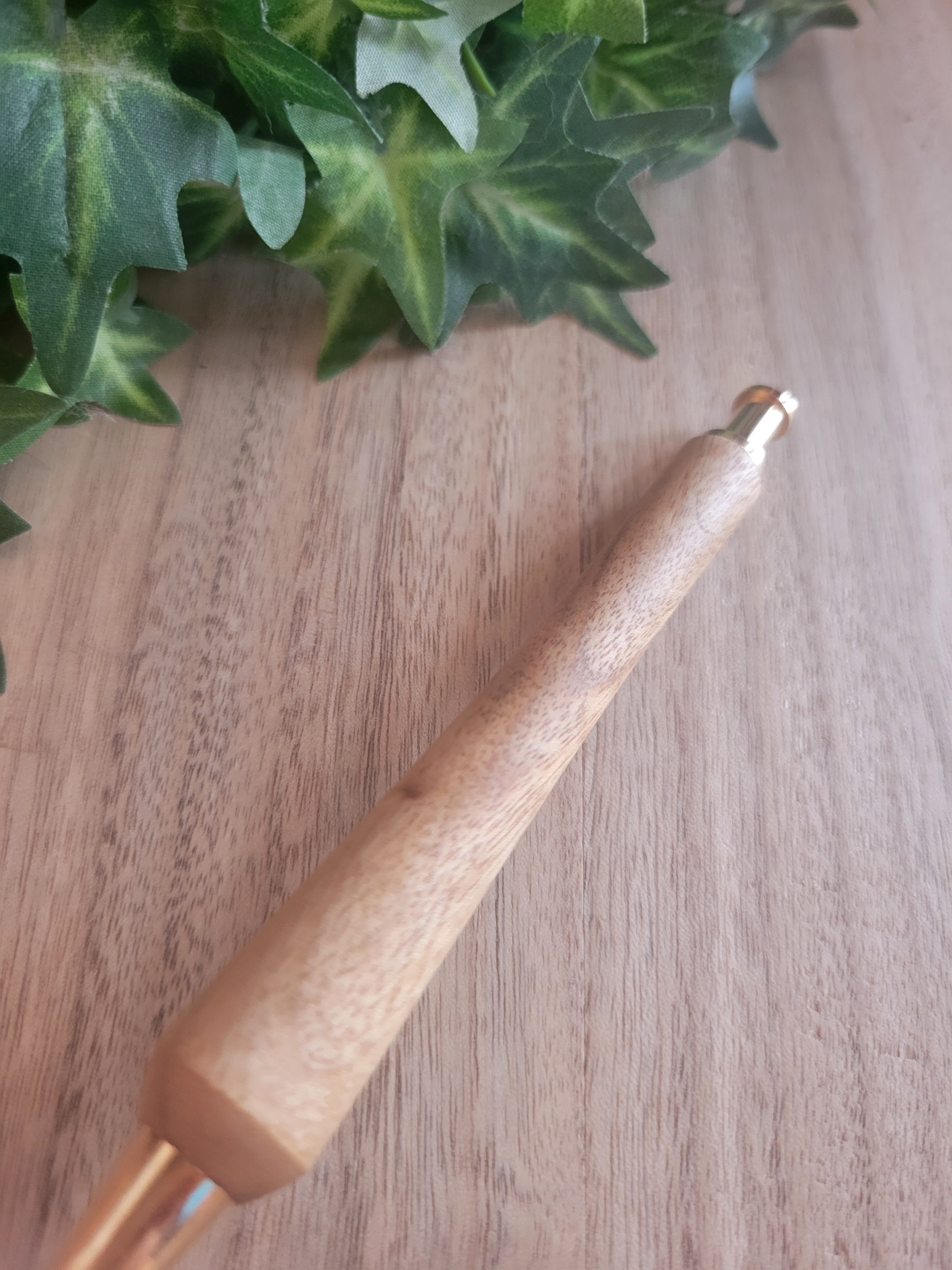 木軸ボールペン(6月誕生木・楠)KU3