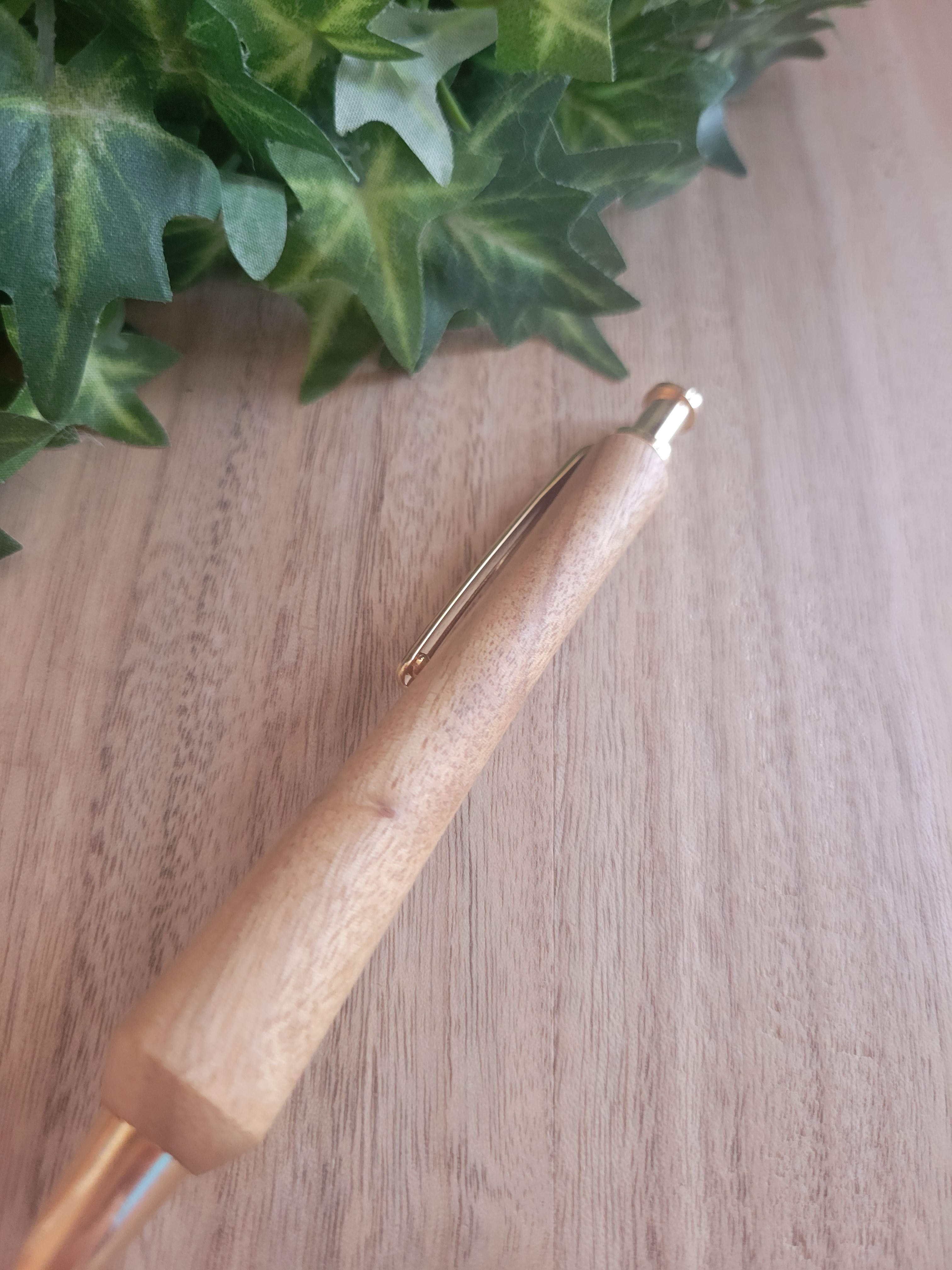 木軸ボールペン(6月誕生木・楠)KU3