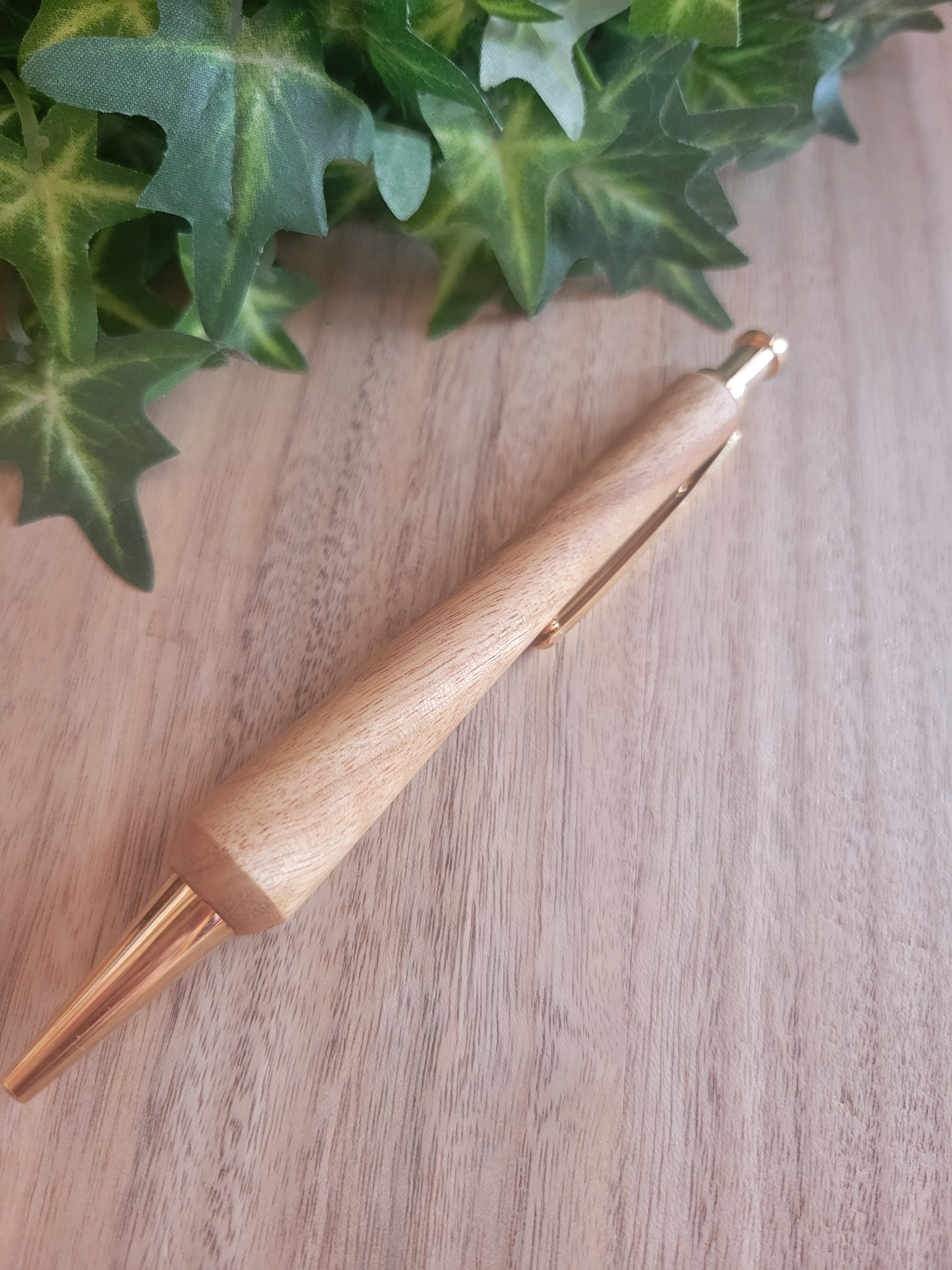 木軸ボールペン(6月誕生木・楠)KU3