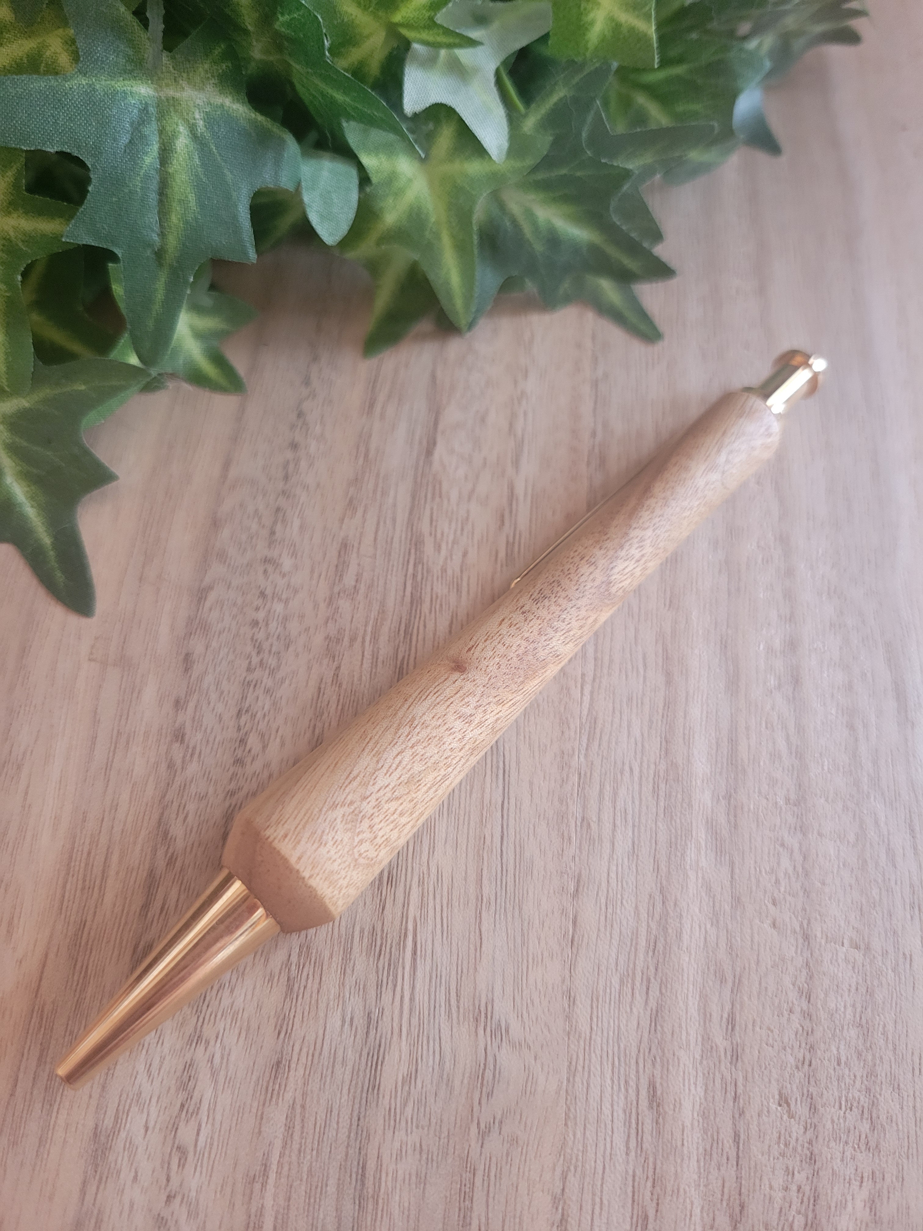 木軸ボールペン(6月誕生木・楠)KU3