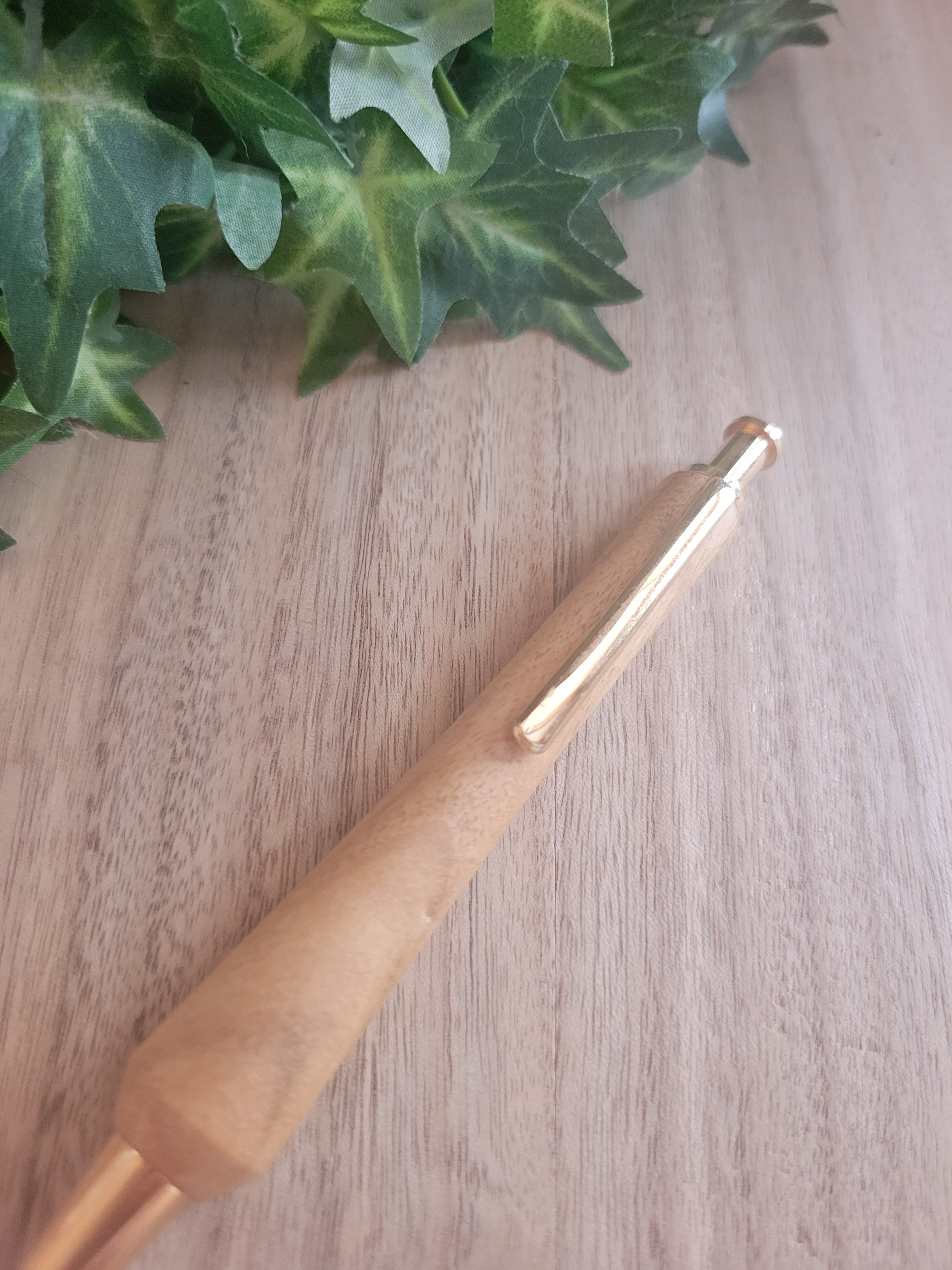 木軸ボールペン(6月誕生木・楠)KU3