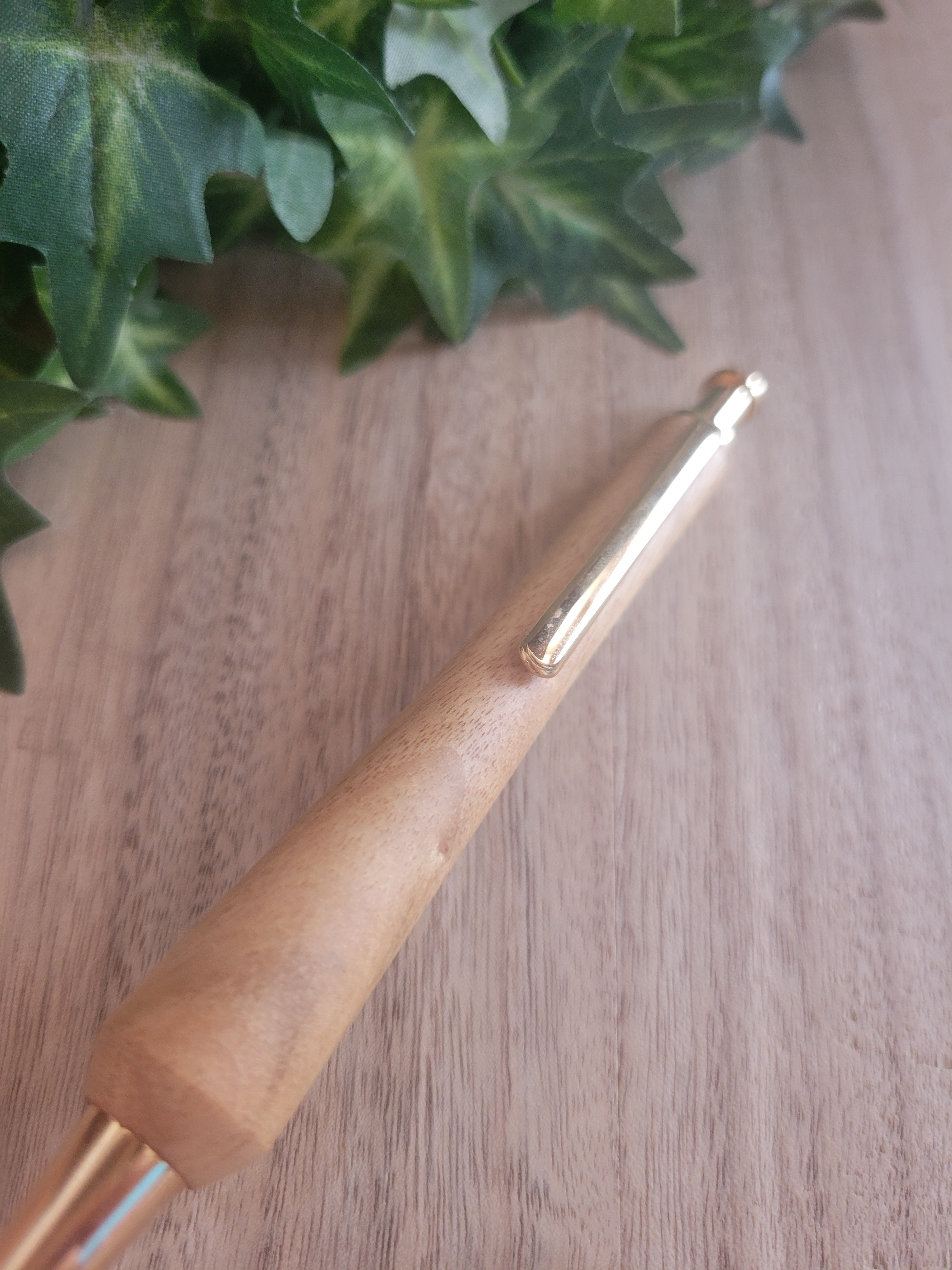 木軸ボールペン(6月誕生木・楠)KU3