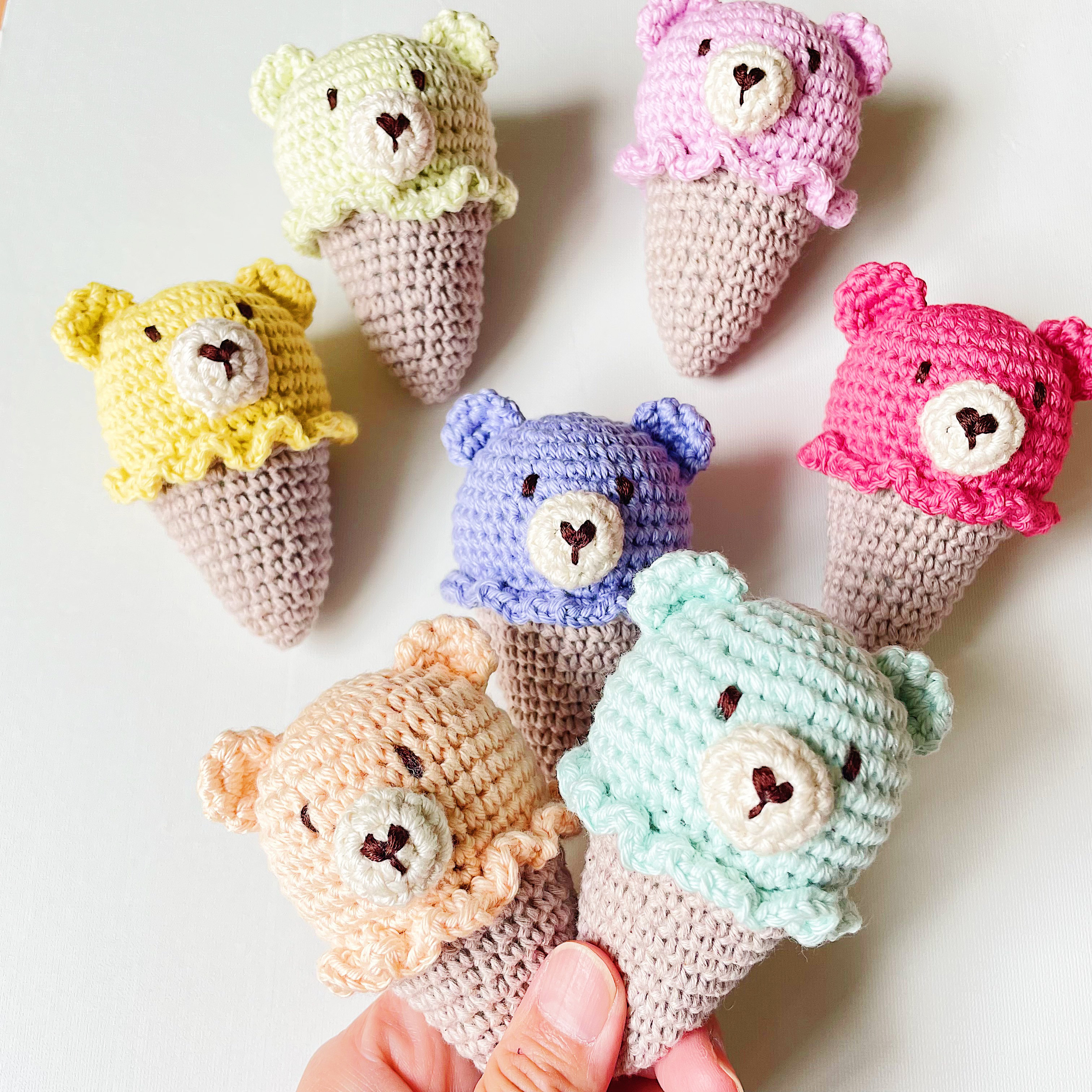 お値下げ⭐︎スケート好き男の子⭐︎あみぐるみビーズストラップチャーム⭐︎3点セット 受注生産】あみぐるみラグビーボールの携帯ストラップ 携帯ストラップ