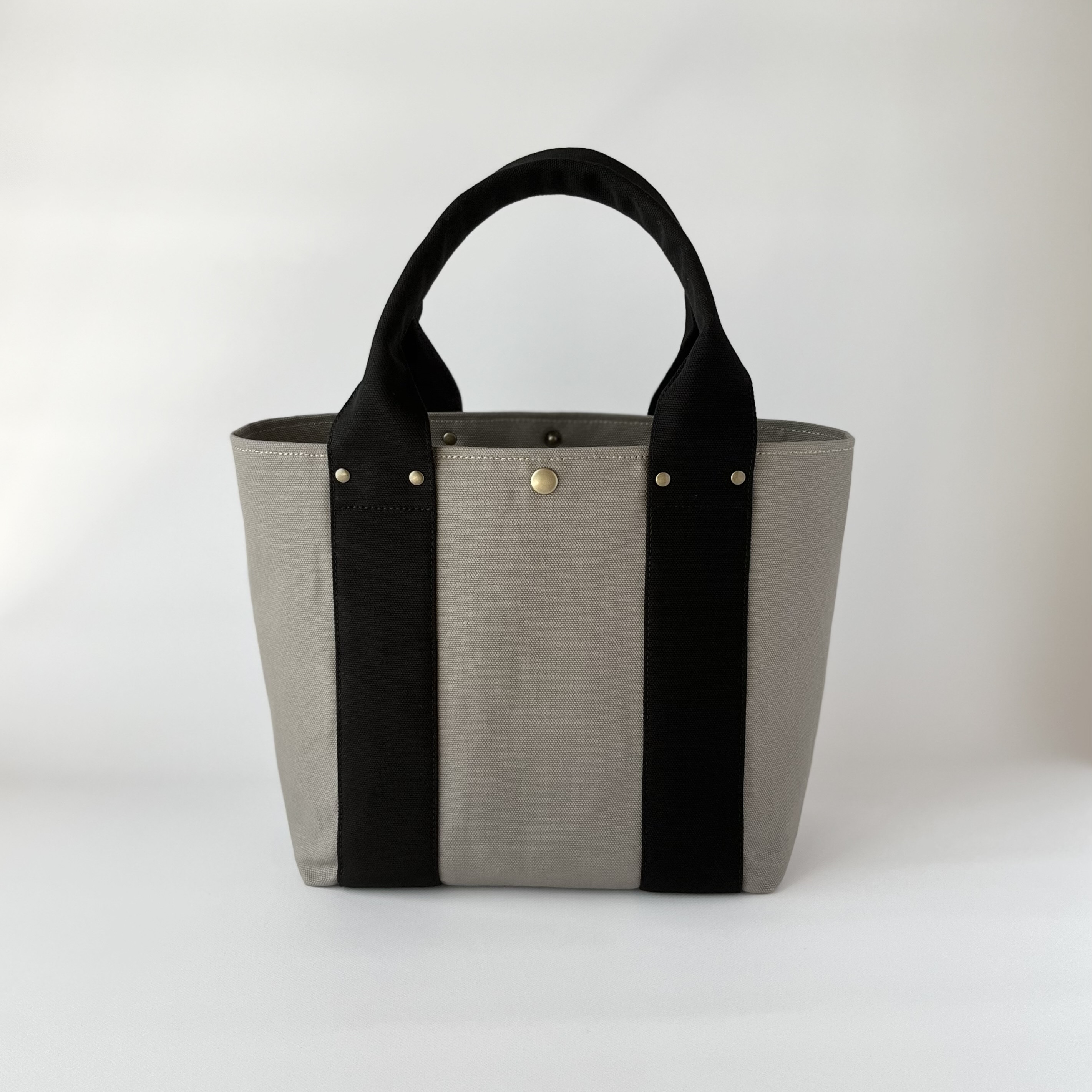 大人きれいめ・シンプル帆布トートバッグ（グレージュ×ブラック） 4,212円
