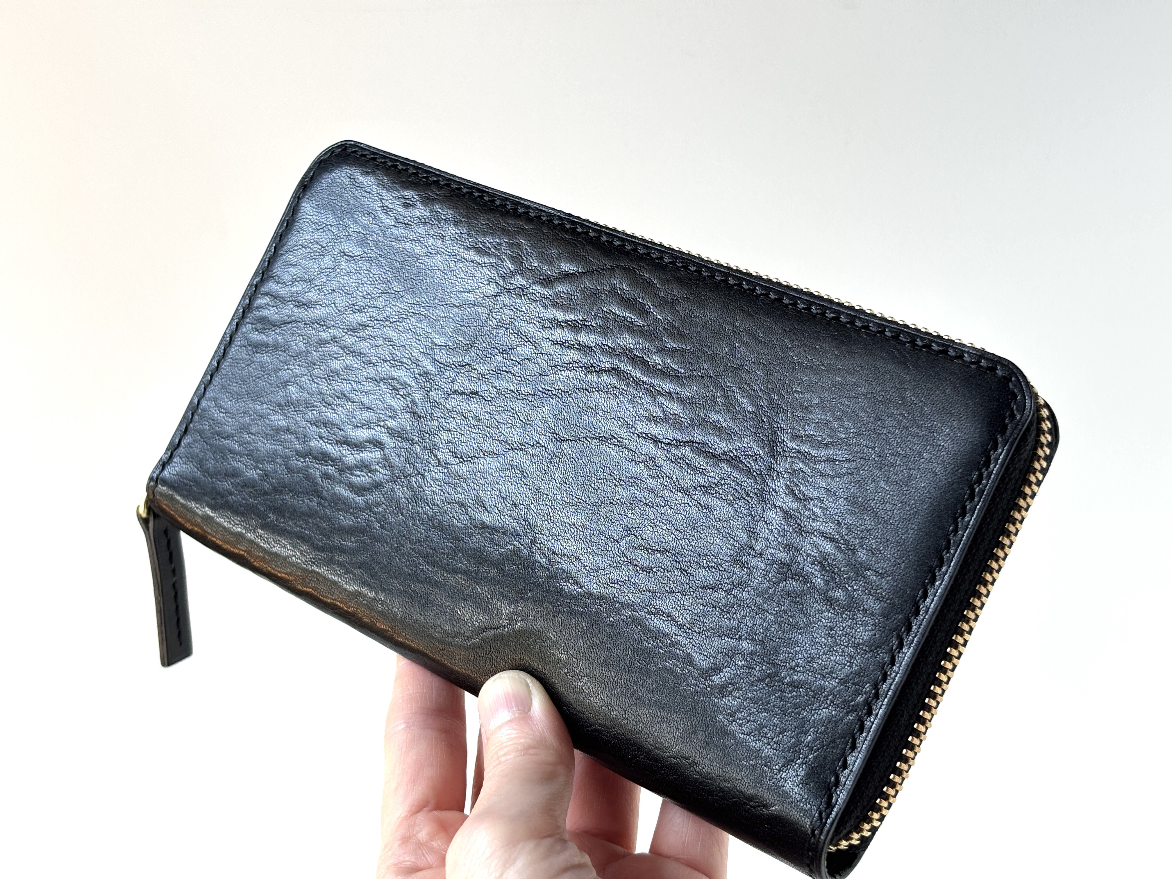 ラウンドファスナー長財布