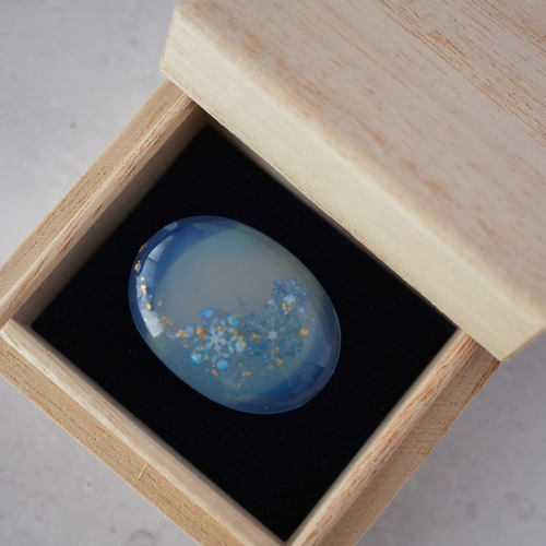 桐箱付き】天然石・青瑪瑙と雪の結晶の帯留め／ポニーフック・ブローチ
