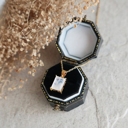 インド産！レインボームーンストーンのスクエアネックレス　金アレ対応 3枚目の画像