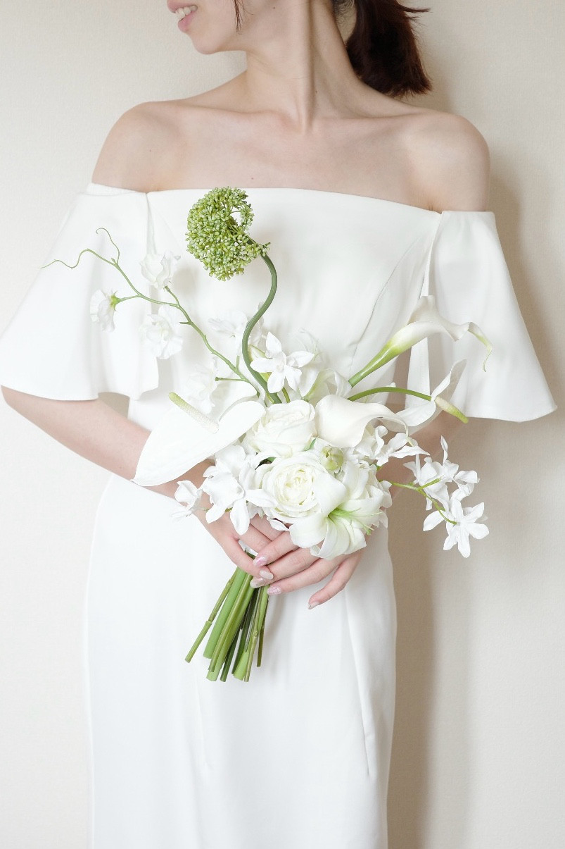 【完成品】ホワイトフラワーデザインブーケ　/ 結婚式　前撮り