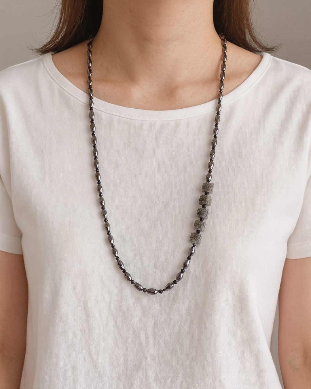 テラヘルツとジャスパーのクールな輝き　アシンメトリーロングネックレス