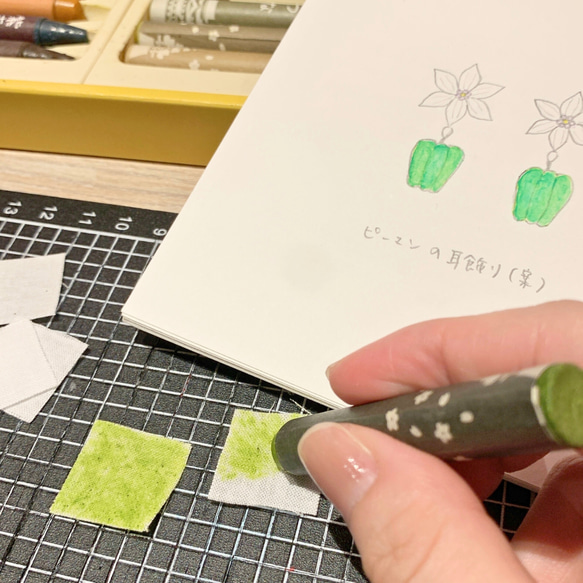 つまみ細工「ピーマンのピアス・イヤリング」～にしみのおやさいクレヨン～ 2枚目の画像