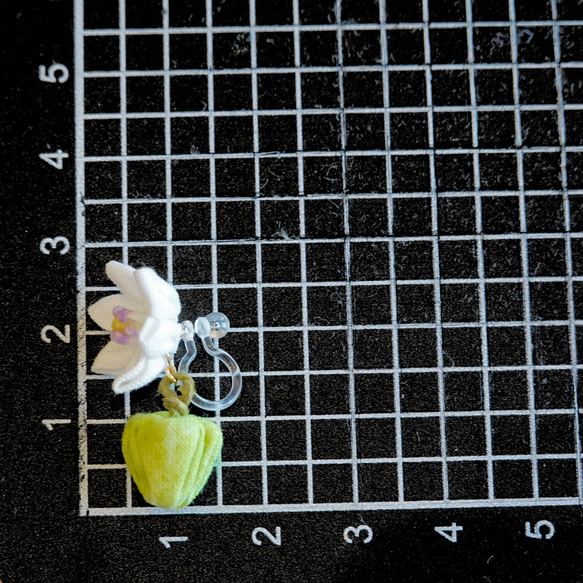 つまみ細工「ピーマンのピアス・イヤリング」～にしみのおやさいクレヨン～ 8枚目の画像