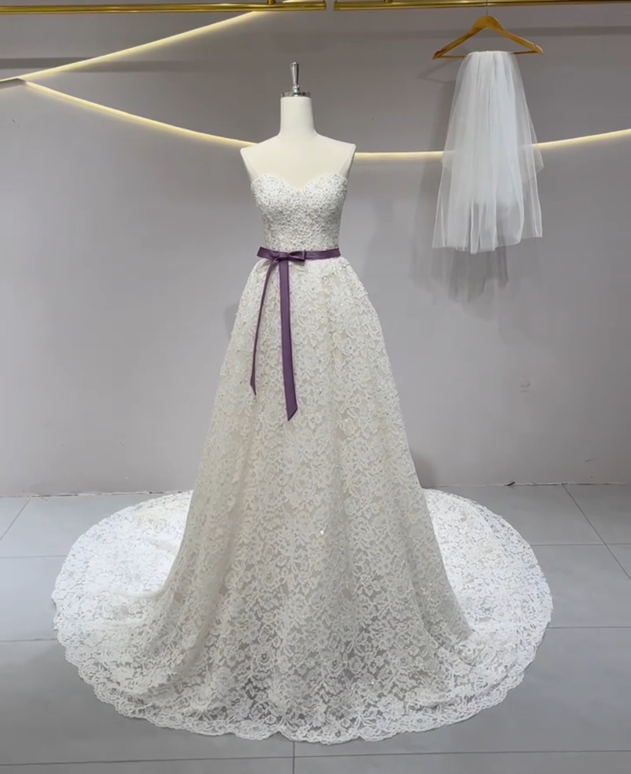 短いトレーン　華やかな引裾　スレンダーラインAライン　細見えシルエット　サイズオーダー可能披露宴パーティードレス卒業式