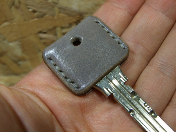 ルガトグレーのキーカバー 2枚目の画像