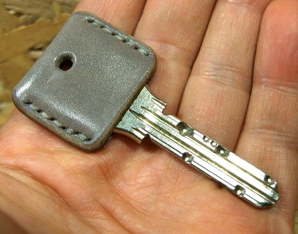 ルガトグレーのキーカバー 1枚目の画像