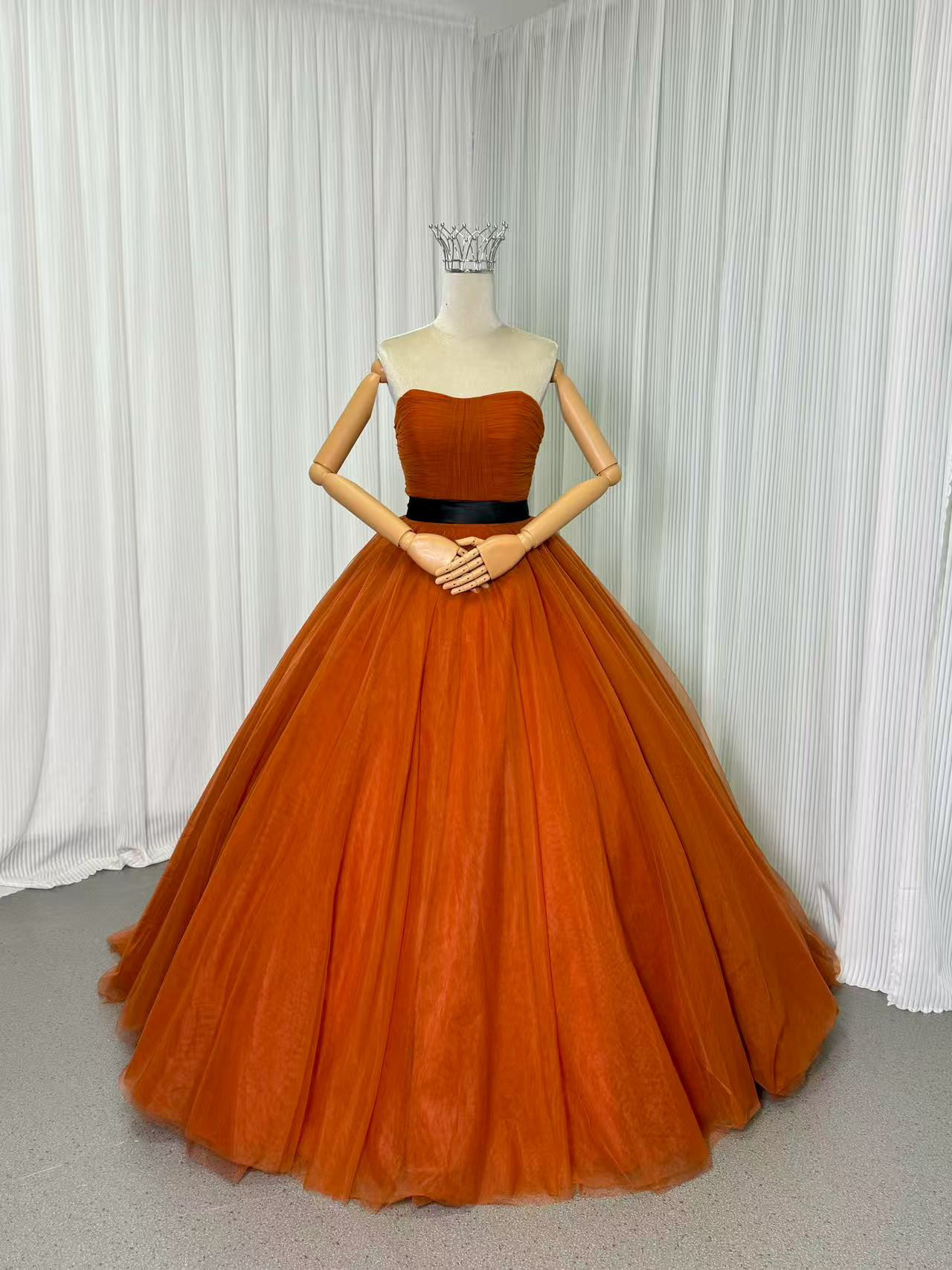 送料無料！カラードレス テラコッタ色 ビスチェドレス ミニトレーン 花嫁 柔らかく重ねたチュールスカート サッシュベルト