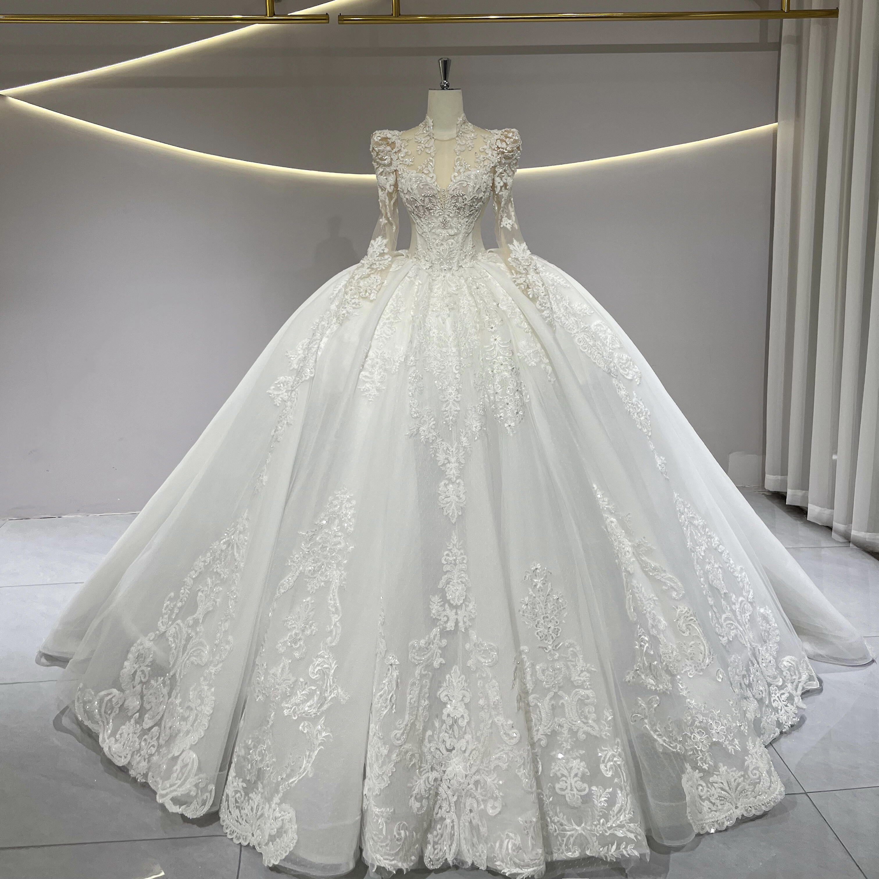 最新作　春婚冬婚秋婚2026 vネック　フランスレース刺繍　vネック　セクシー　イリュージョンネック　背中空き　編み上げ