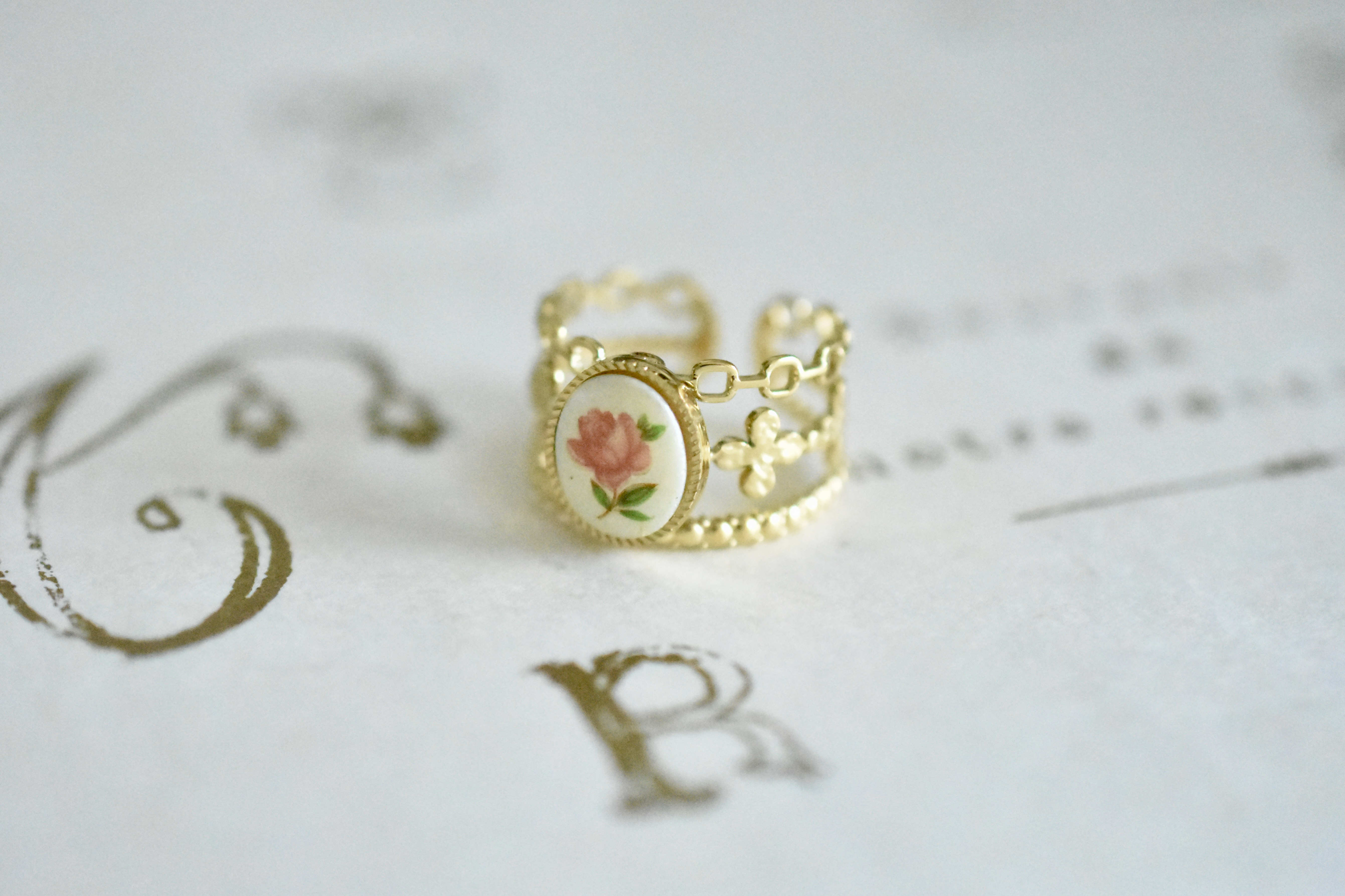 薔薇カボションのリング 13号指輪（50-60s ジャパンヴィンテージ / ピンクローズ ）