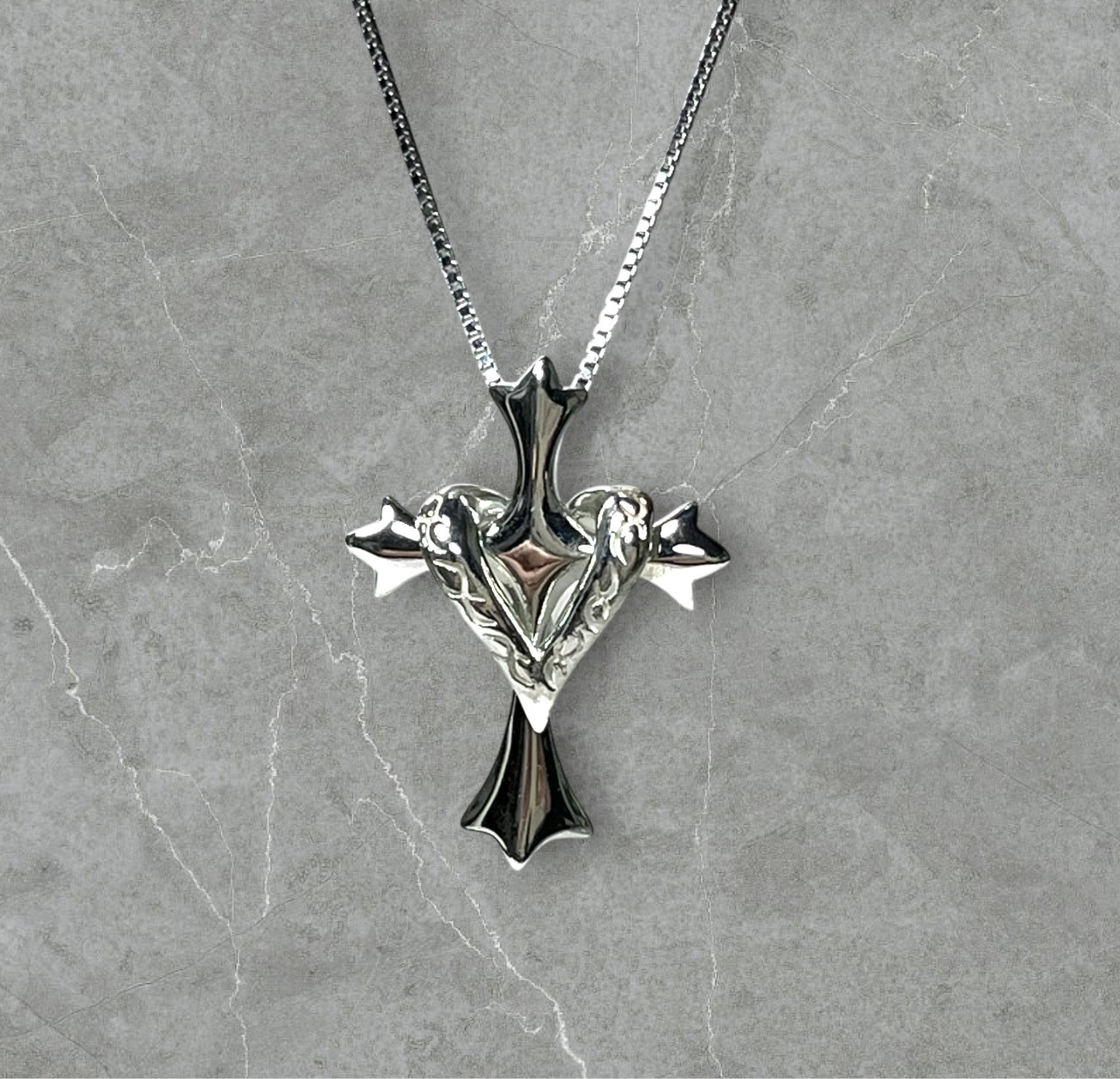 シルバー925 クロスとハートのネックレス  チョーカー