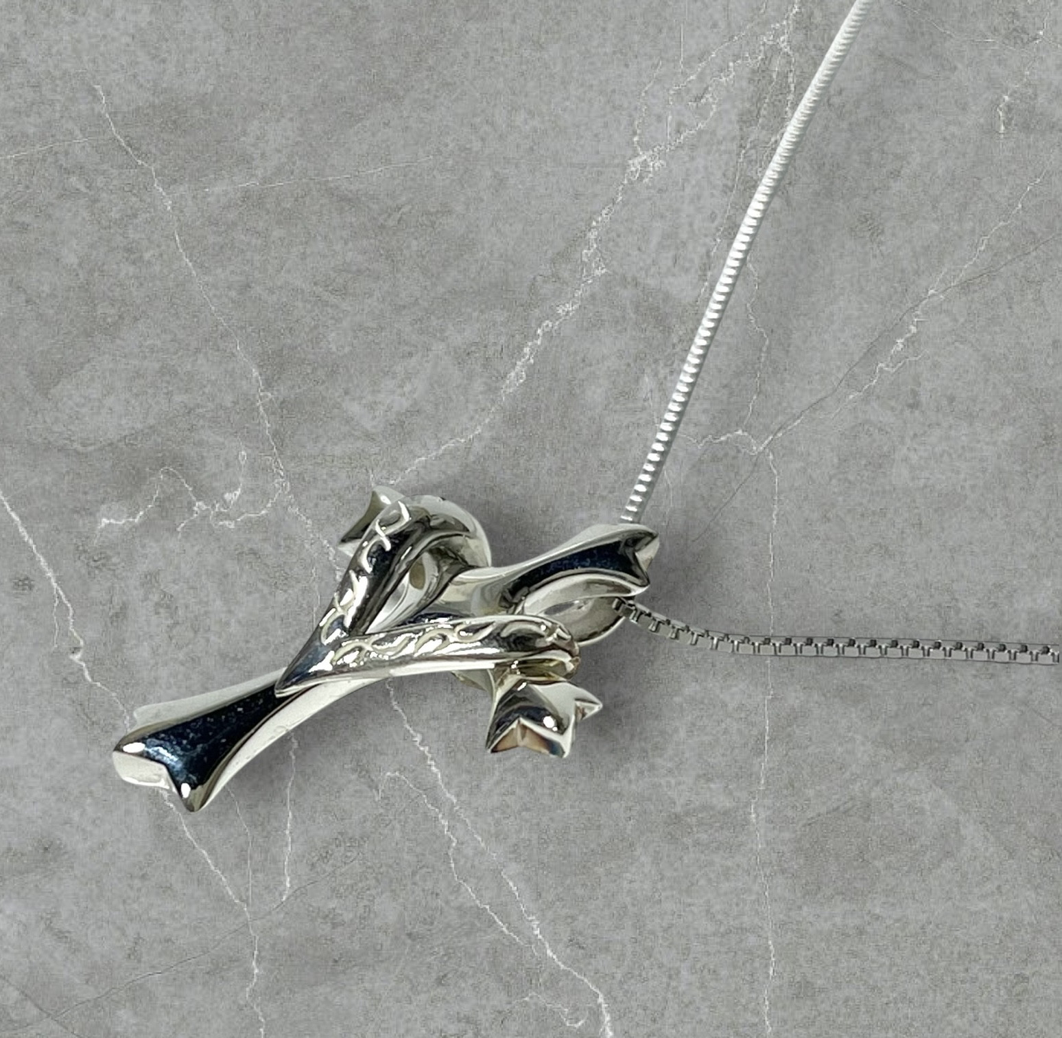 シルバー925 クロスとハートのネックレス  チョーカー