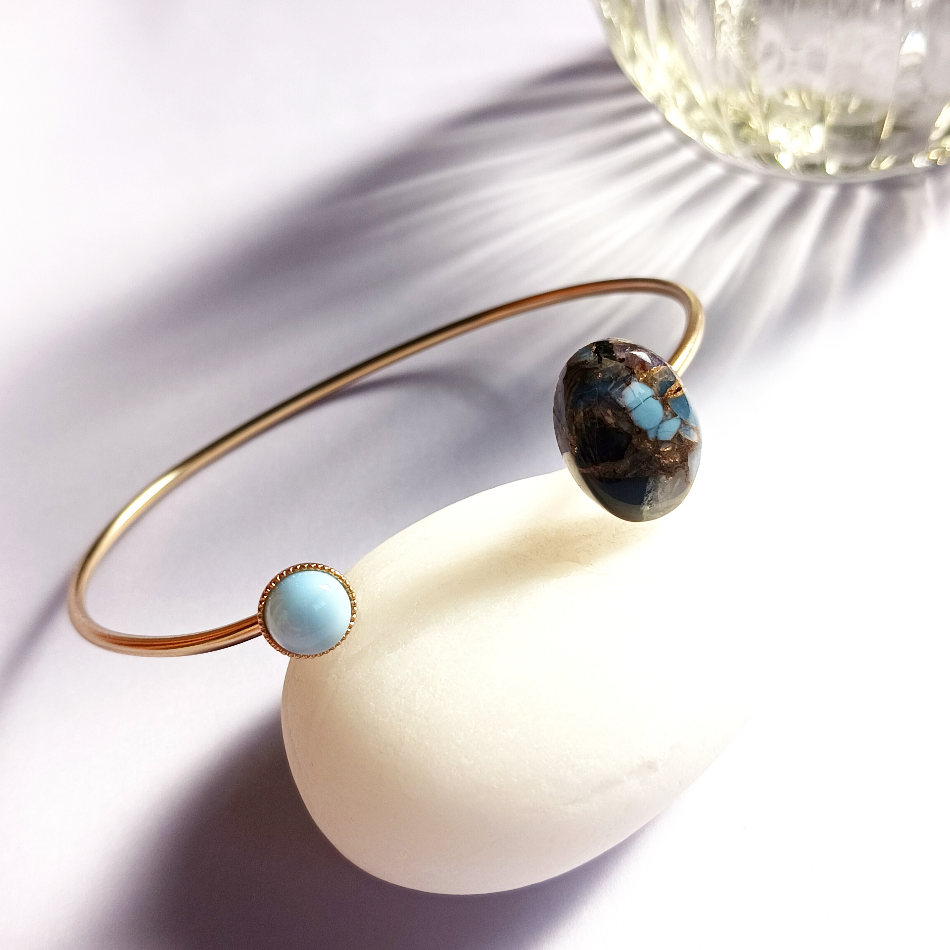 天然石バングル　ブルーオパール　アイオライト　コンポジットストーン　10月誕生石　ブルー系バングル