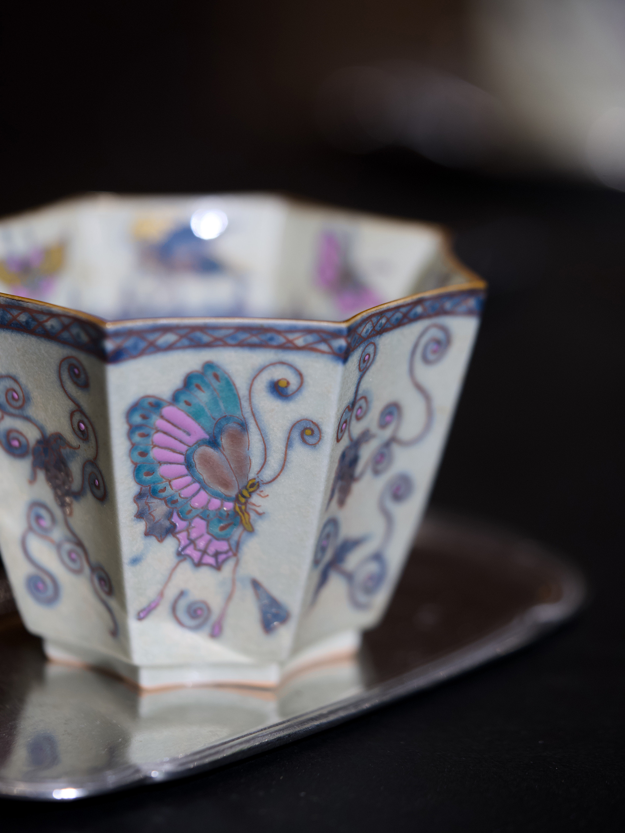 観花集｜初秋の新作 手描き釉上彩「夢中の粉蝶」八角碗カップ 景徳鎮製 コーヒーカップ｜小鉢 約250ml