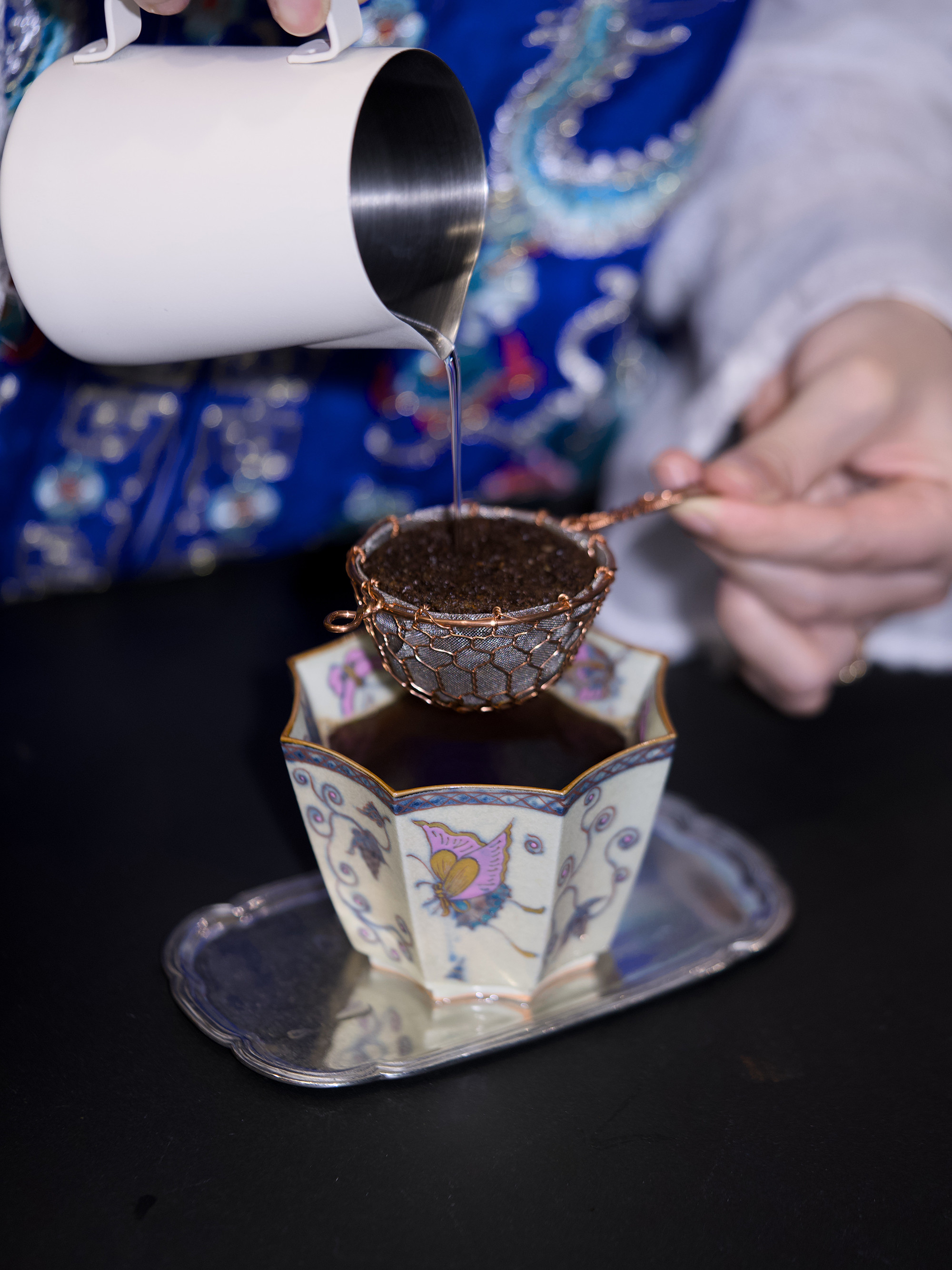 観花集｜初秋の新作 手描き釉上彩「夢中の粉蝶」八角碗カップ 景徳鎮製 コーヒーカップ｜小鉢 約250ml