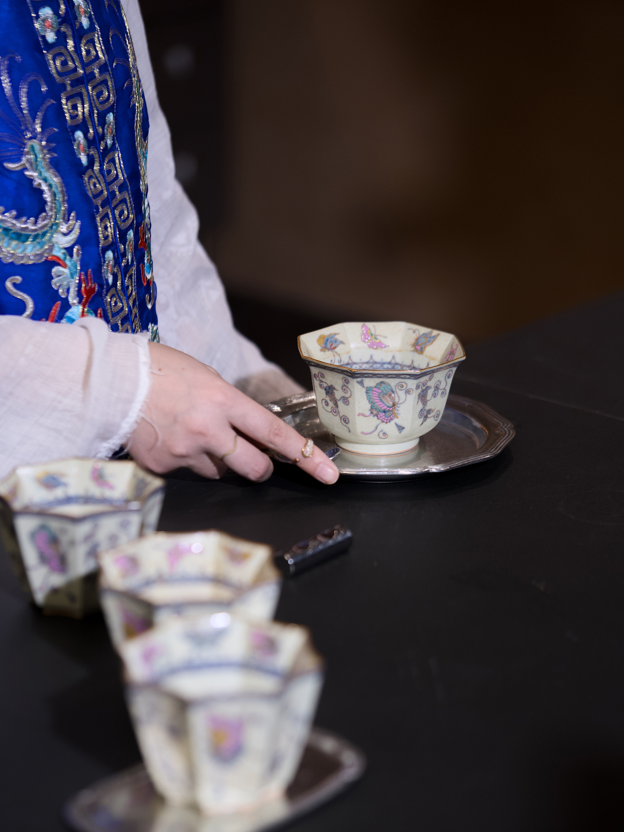 観花集｜初秋の新作 手描き釉上彩「夢中の粉蝶」八角碗カップ 景徳鎮製 コーヒーカップ｜小鉢 約250ml