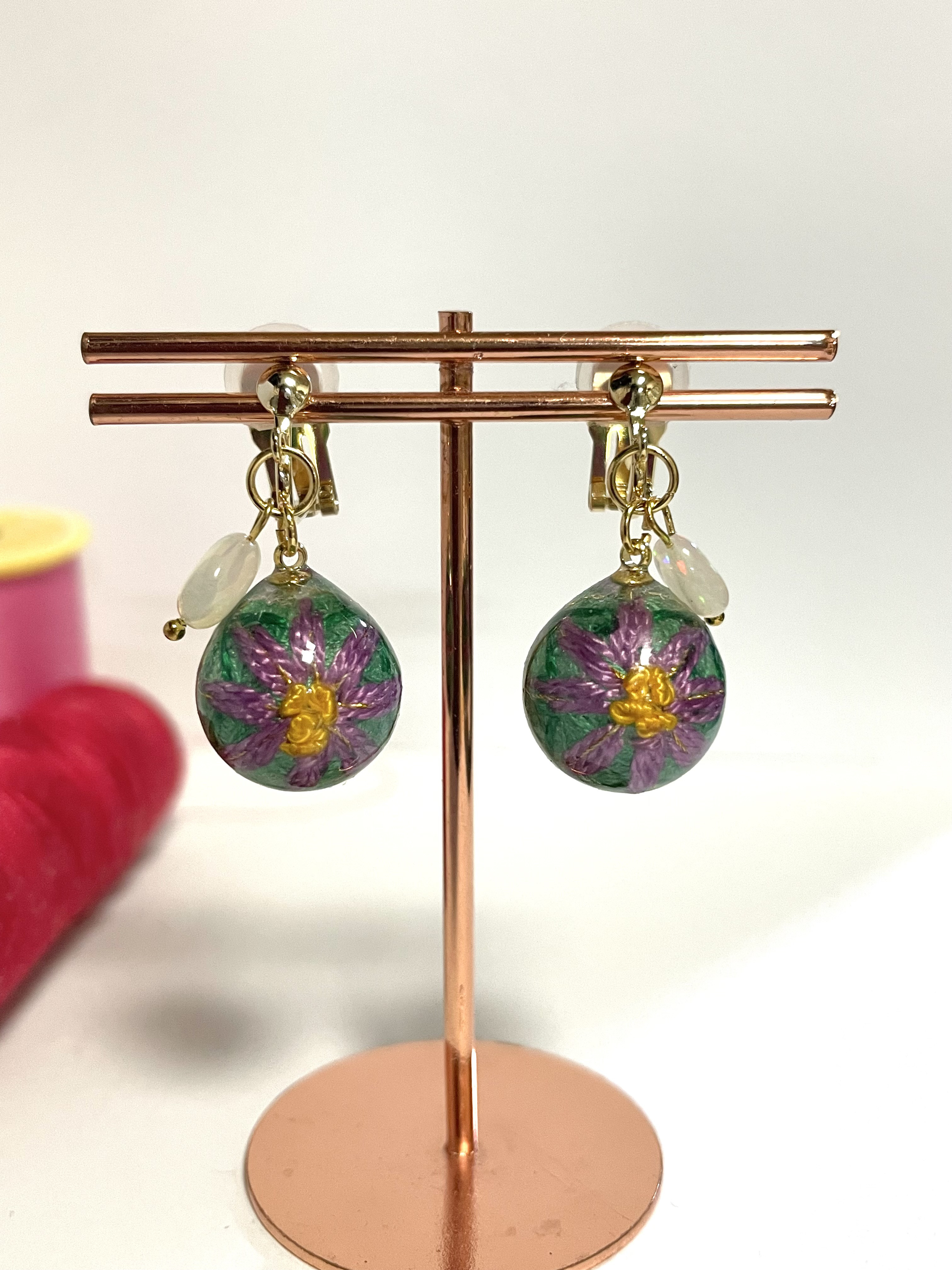 10月の誕生花：コスモスの『毬玉®︎』イヤリング