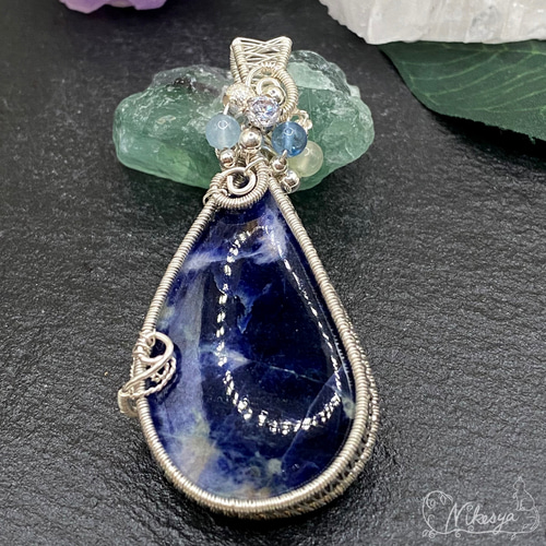 ソーダライト のペンダントトップ【ワイヤーアクセサリー】【送料無料