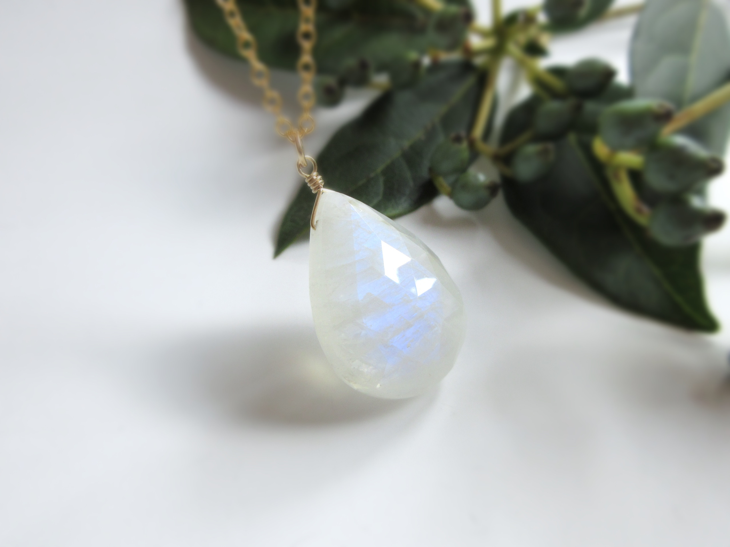 【6月の誕生石】23.5mm大粒「ブルームーンストーン」14kgfネックレス