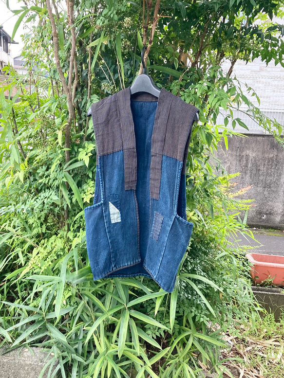 古布　パッチワーク　ベスト　絣　唐草模様　バラ模様　藍染　和布 古布 パッチワーク ベスト 絣 唐草模様 バラ模様 藍染 和布