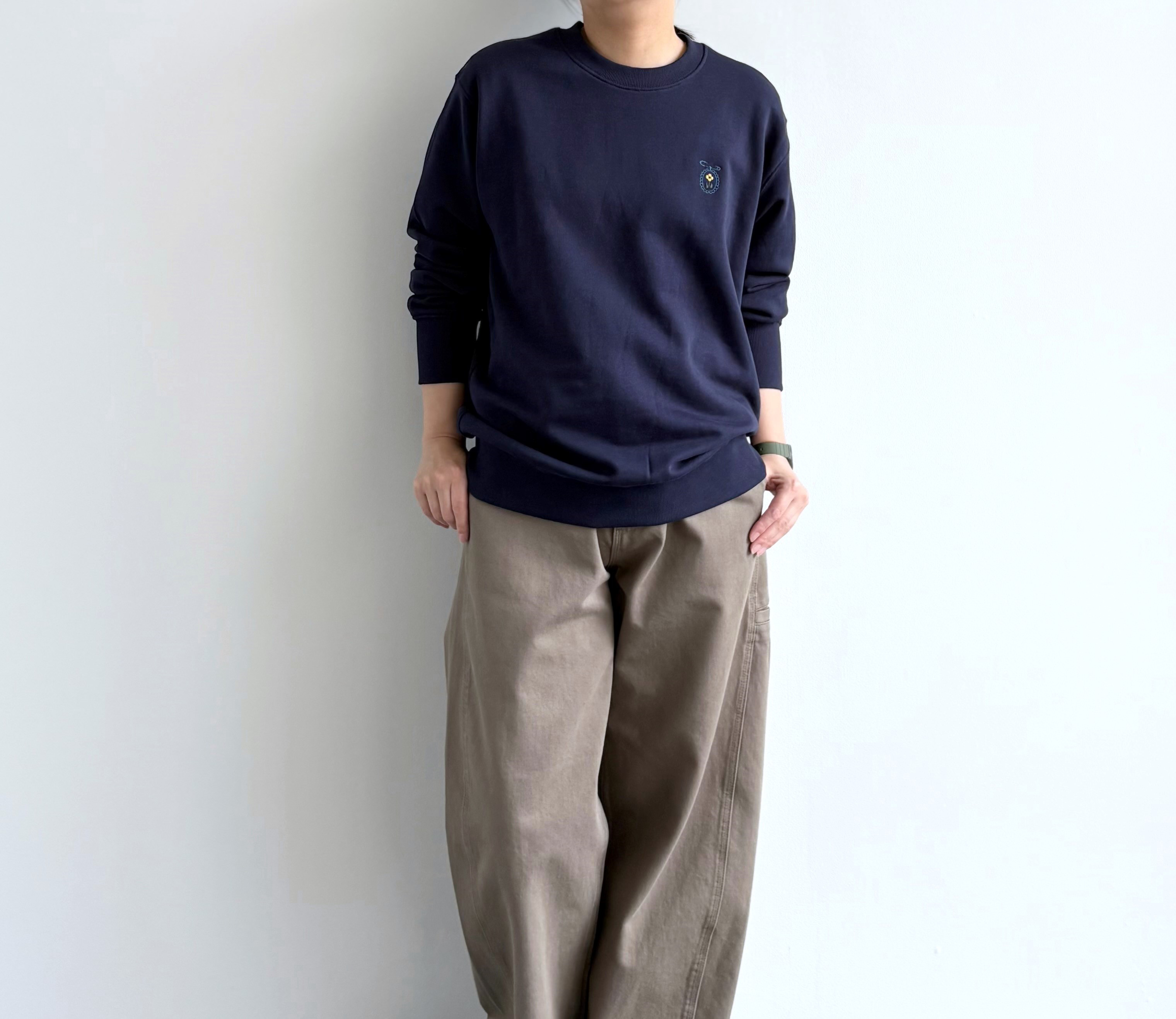 フラワーブローチのスウェット（ネイビー）オーガニックコットン【在庫限り】