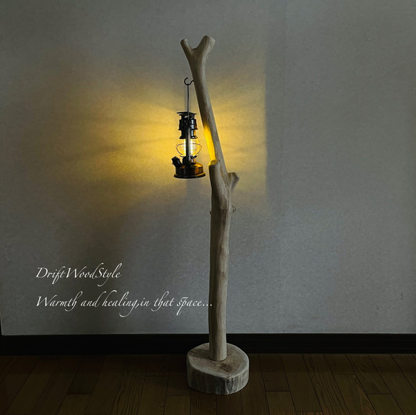 流木インテリア 無垢の流木を磨いた白い流木スタンド ランタンやエアプラントを飾れる置物 北欧 照明 N103 10枚目の画像