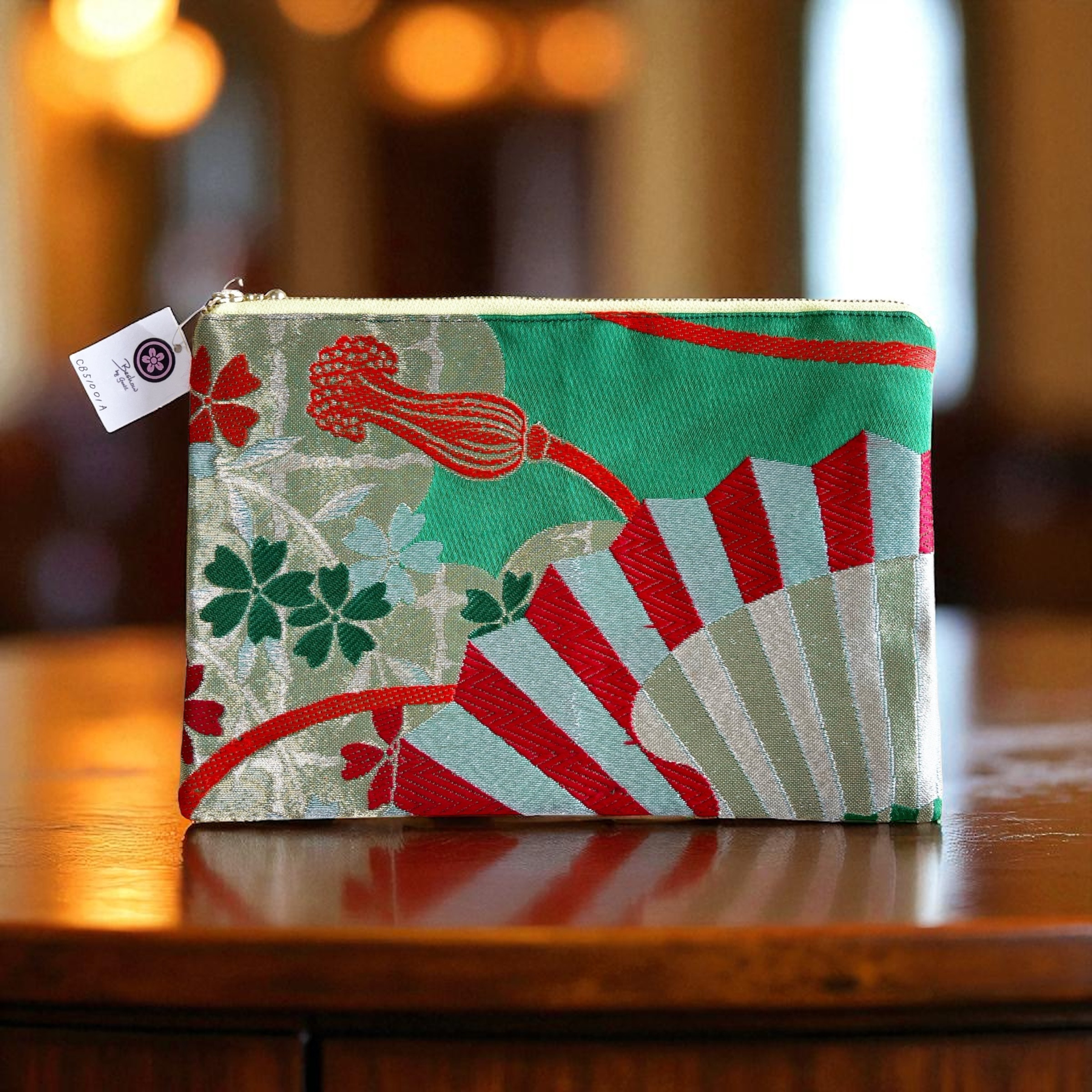 クラッチバッグ  帯地  両面柄  【普段使いにもパーティーにも♪】  和柄  扇柄  桜