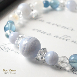 優しい波動で心を整えるお守り | ブルーレースアゲート、ムーンストーンの天然石パワー.ストーン ブレスレット 5枚目の画像