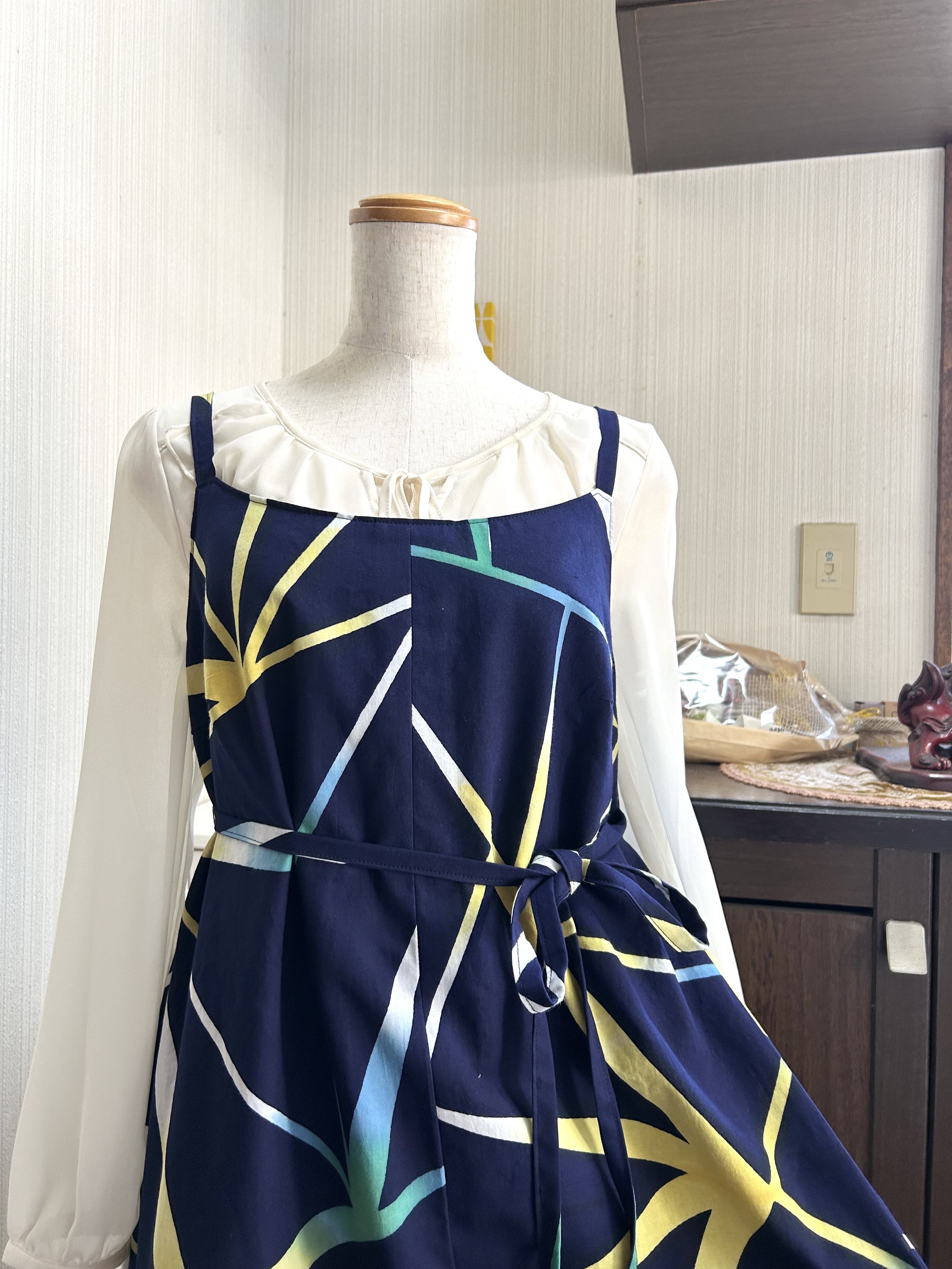 綿　キャミソール　ワンピース　紺　Aライン 細紐リボン付き　着物リメイク　浴衣　反物　幾何学模様　雷　348