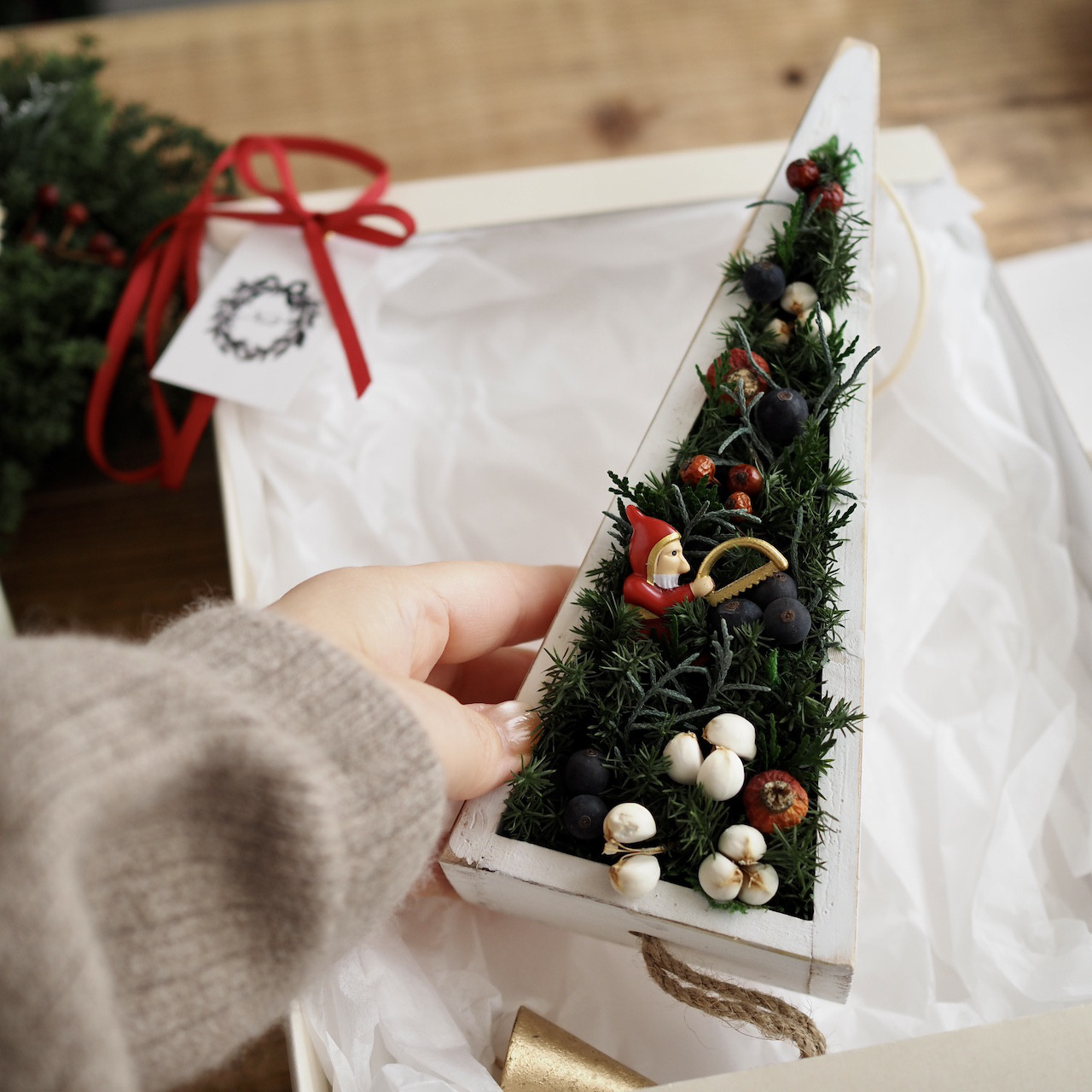 3日以内発送》吊るして飾る三角フレームのクリスマスオーナメント