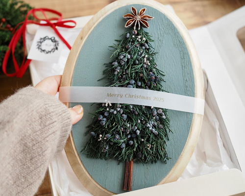 壁にかけるオーバルプレートのクリスマスツリー プリザーブドフラワー