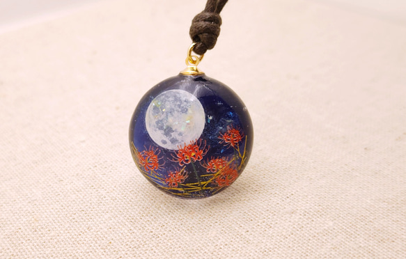 【宵月夜の彼岸花】ネックレス 2枚目の画像