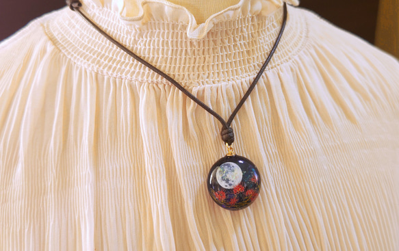 【宵月夜の彼岸花】ネックレス 3枚目の画像