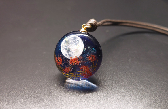 【宵月夜の彼岸花】ネックレス 4枚目の画像