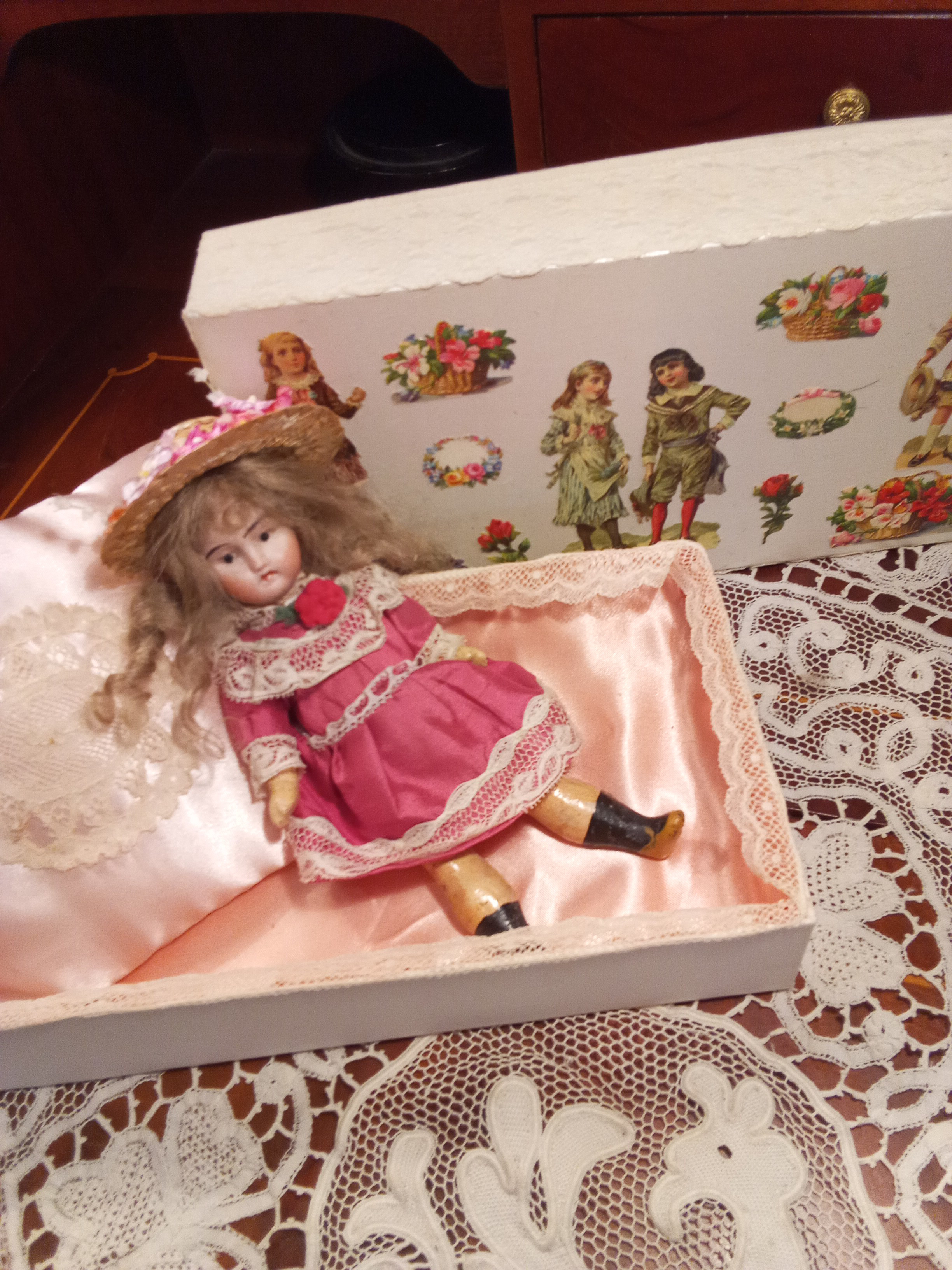 CC00021  アンティークビスクドールinデコパージュボックス