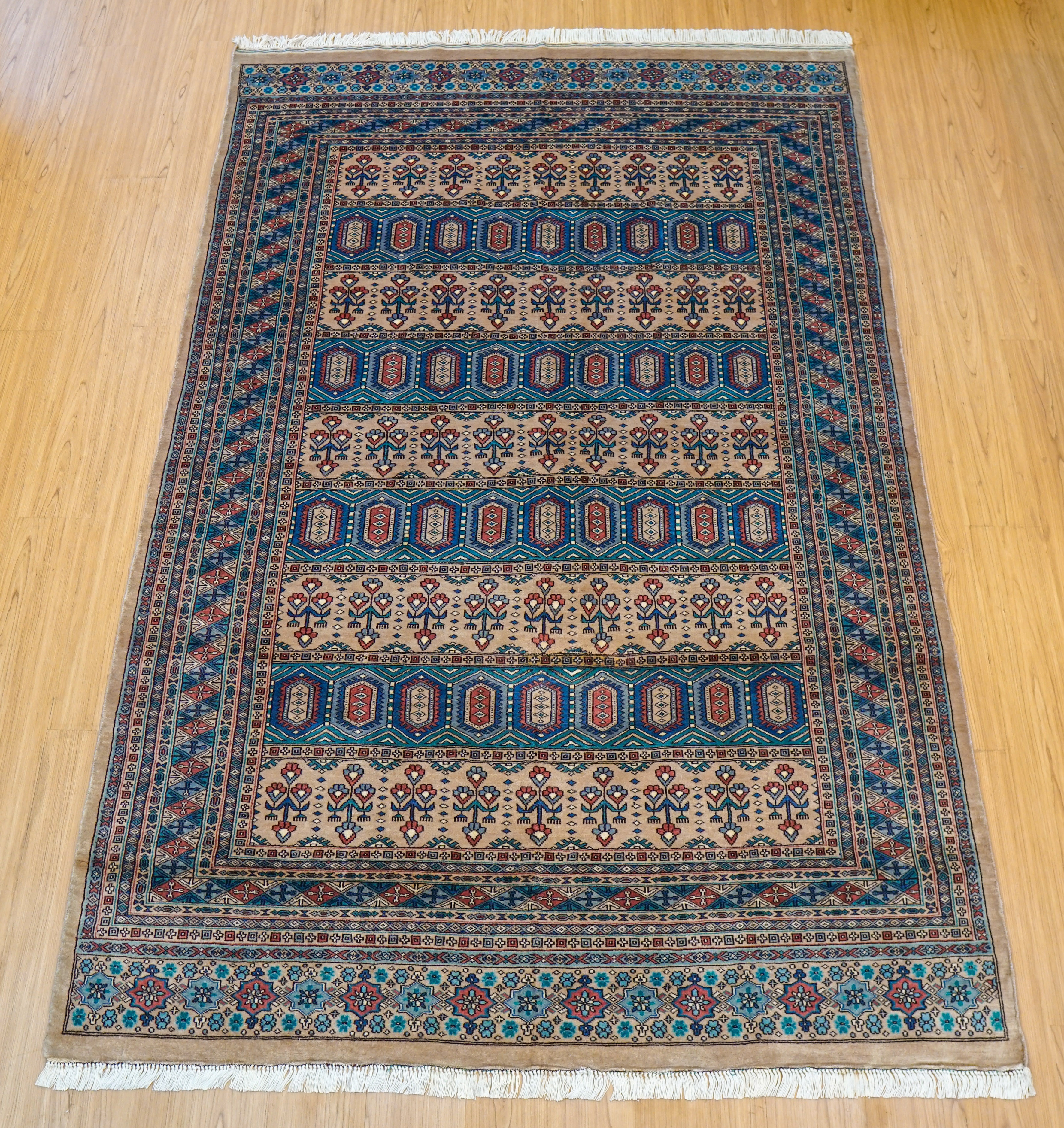 パキスタン手織り絨毯 229×151cm